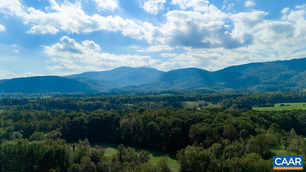 571 MOUNTAIN RD