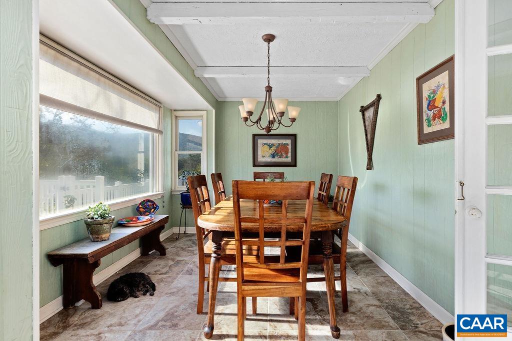 571 MOUNTAIN RD