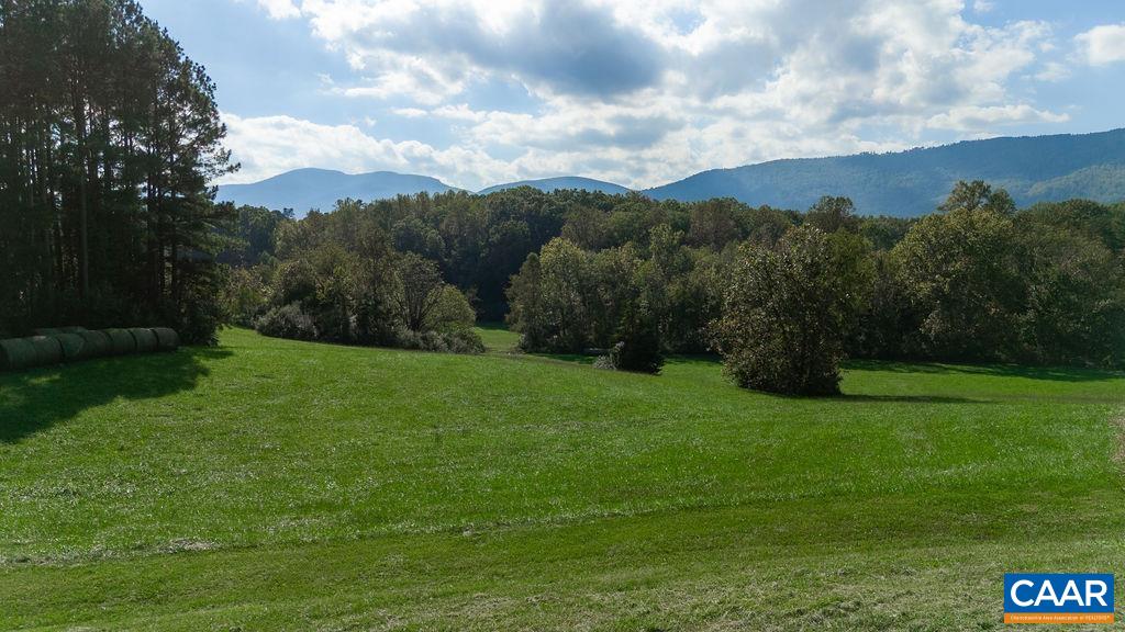 571 MOUNTAIN RD