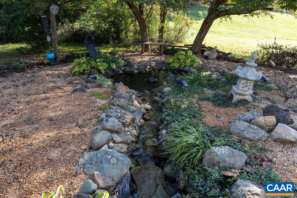 571 MOUNTAIN RD