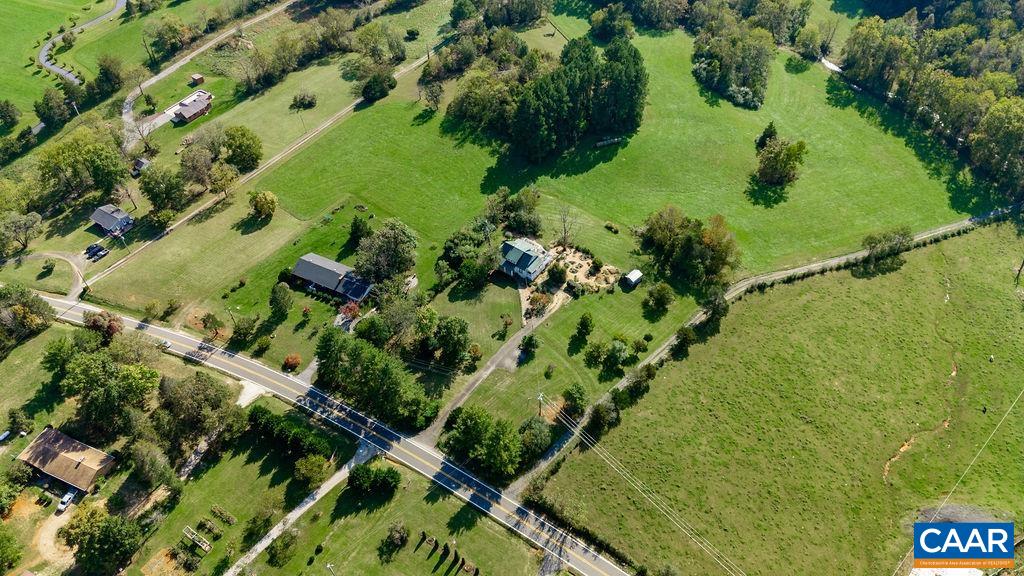 571 MOUNTAIN RD