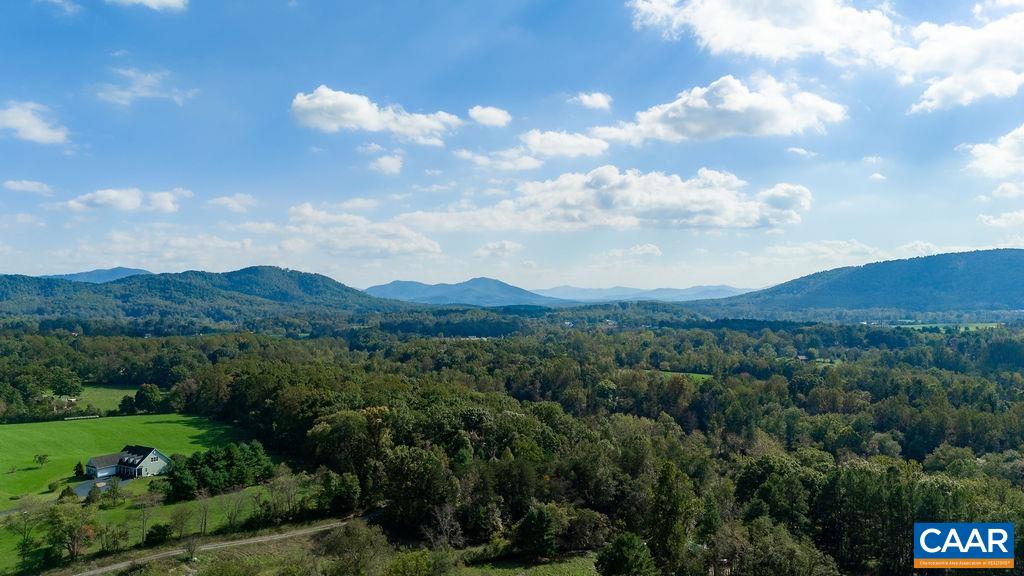 571 MOUNTAIN RD