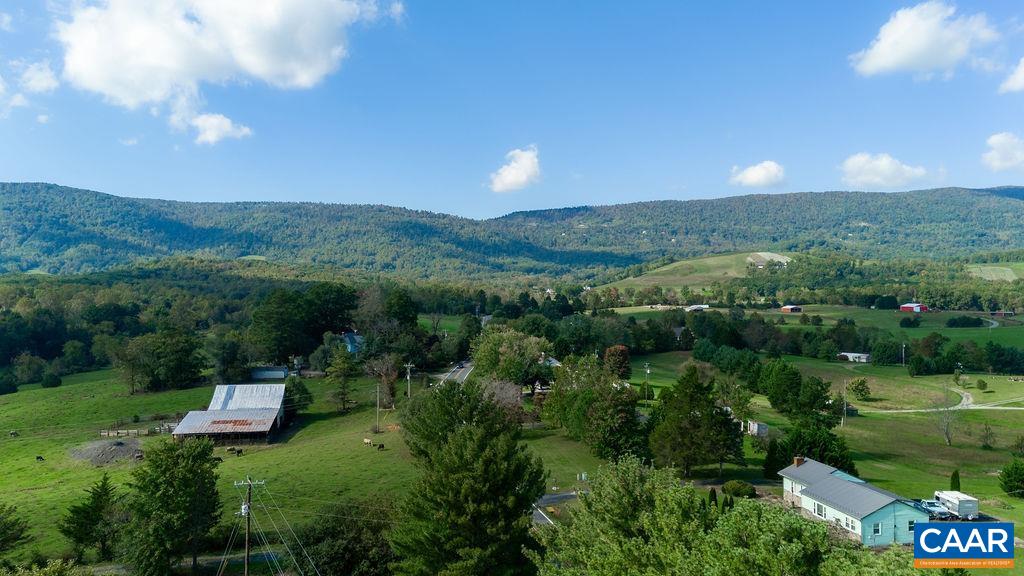 571 MOUNTAIN RD