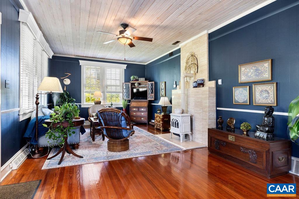 571 MOUNTAIN RD