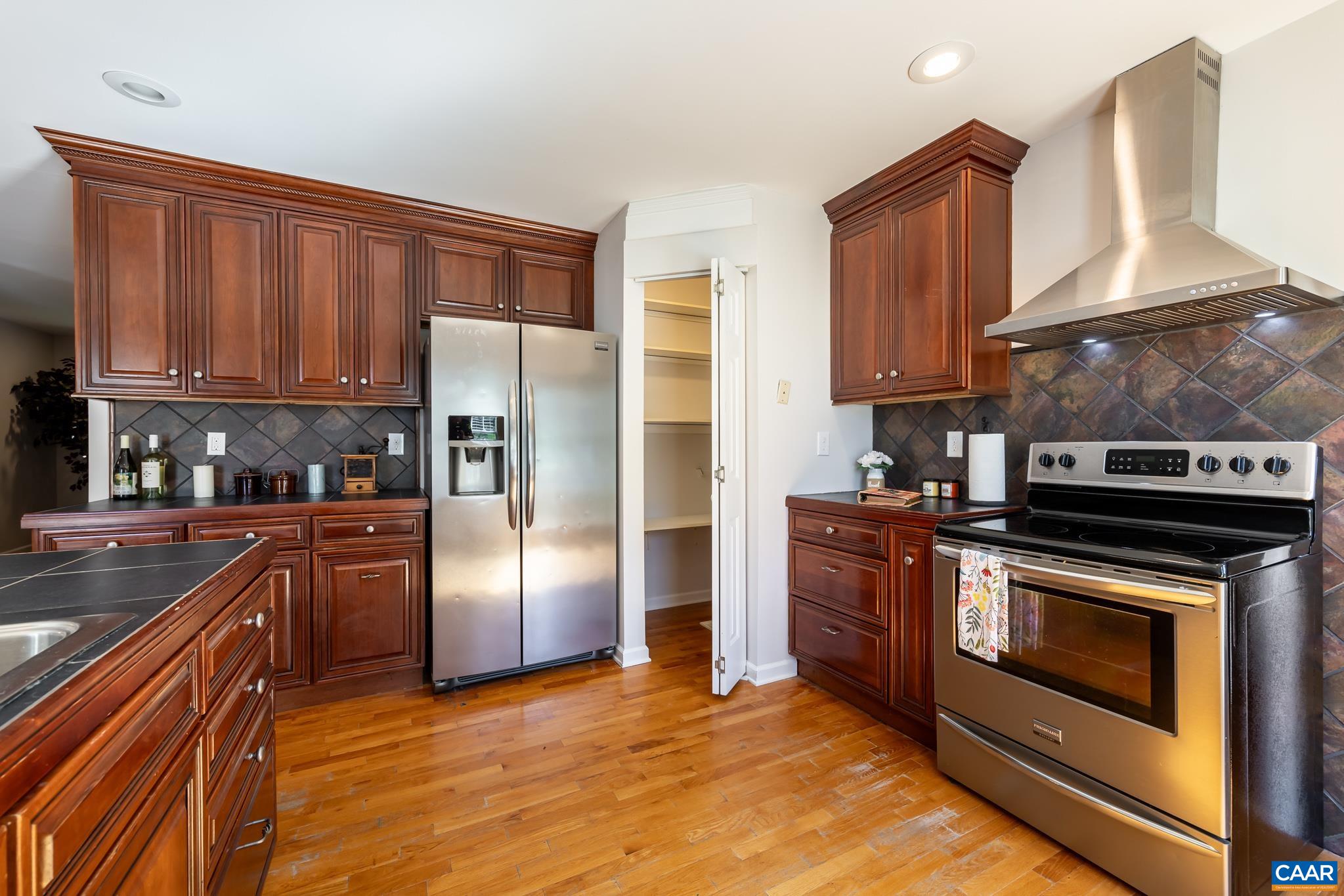 124 FOX RIDGE LN