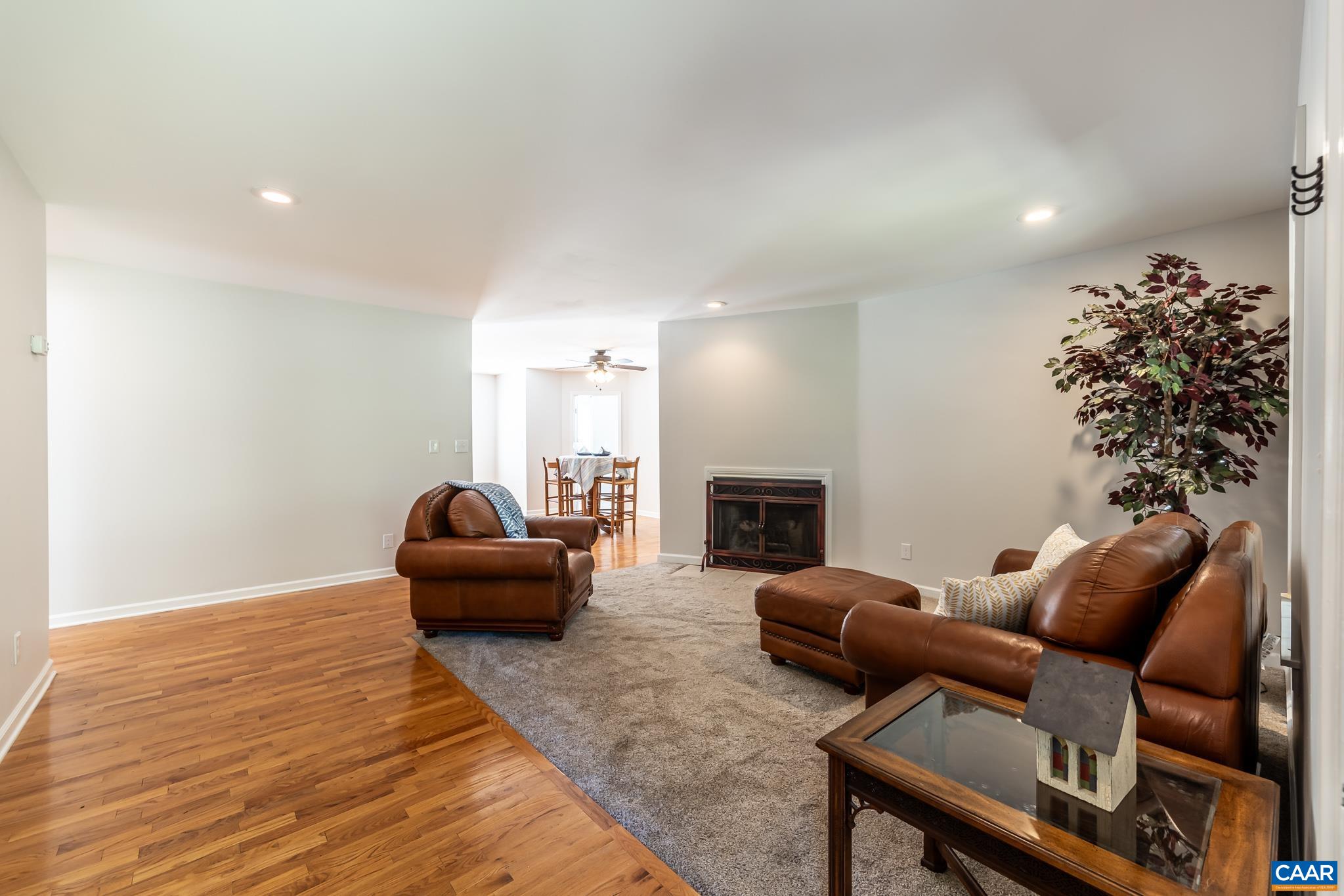 124 FOX RIDGE LN