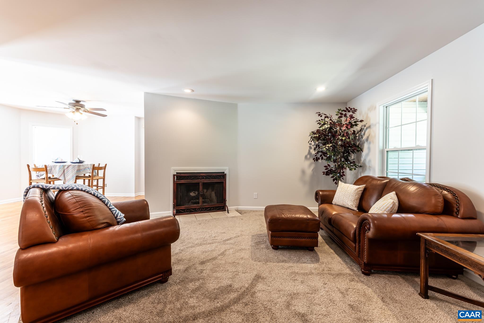 124 FOX RIDGE LN
