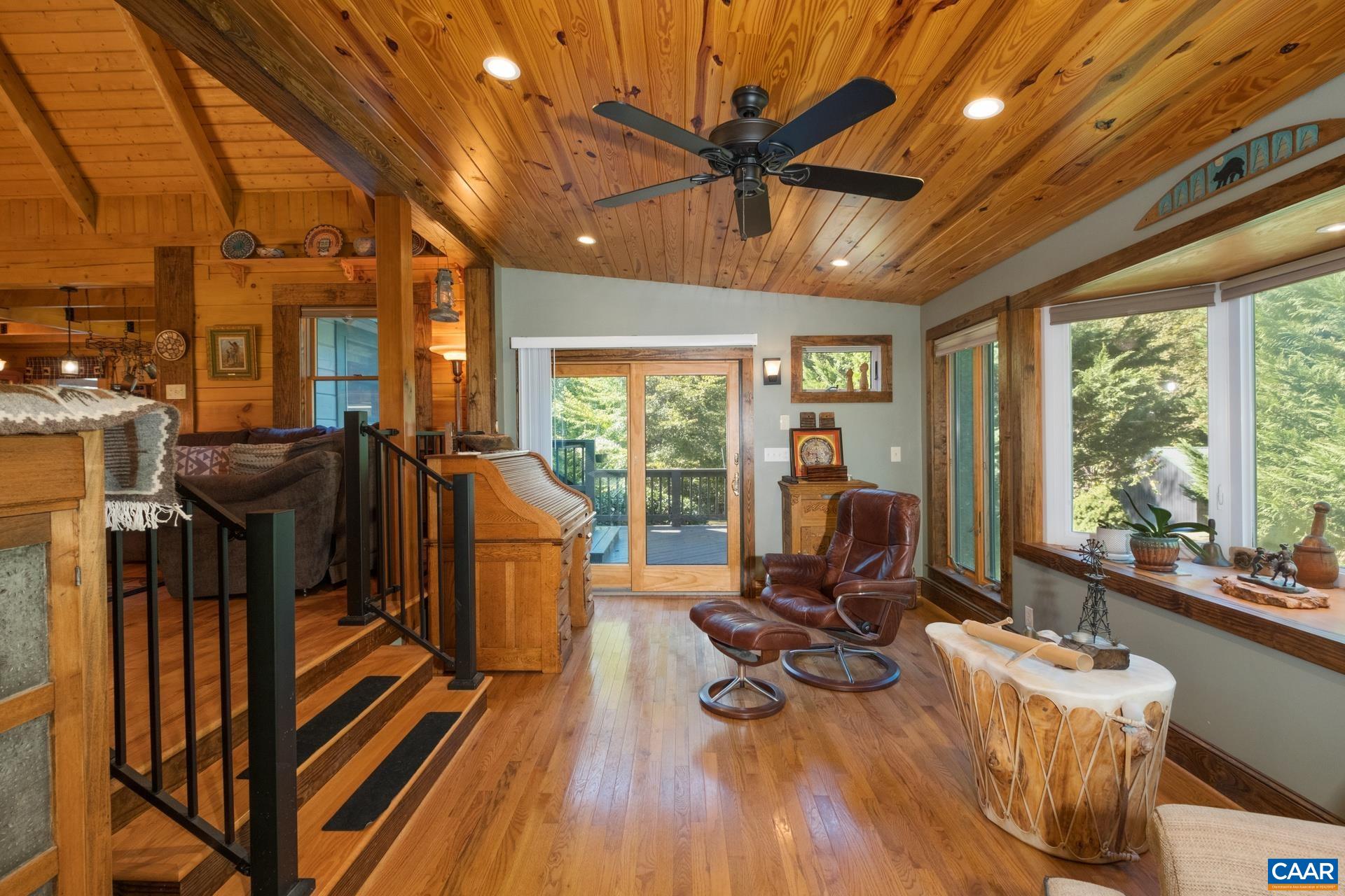 1133 HUNTERS LODGE RD