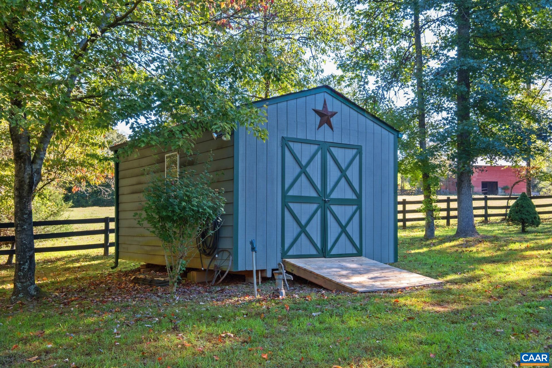 1133 HUNTERS LODGE RD