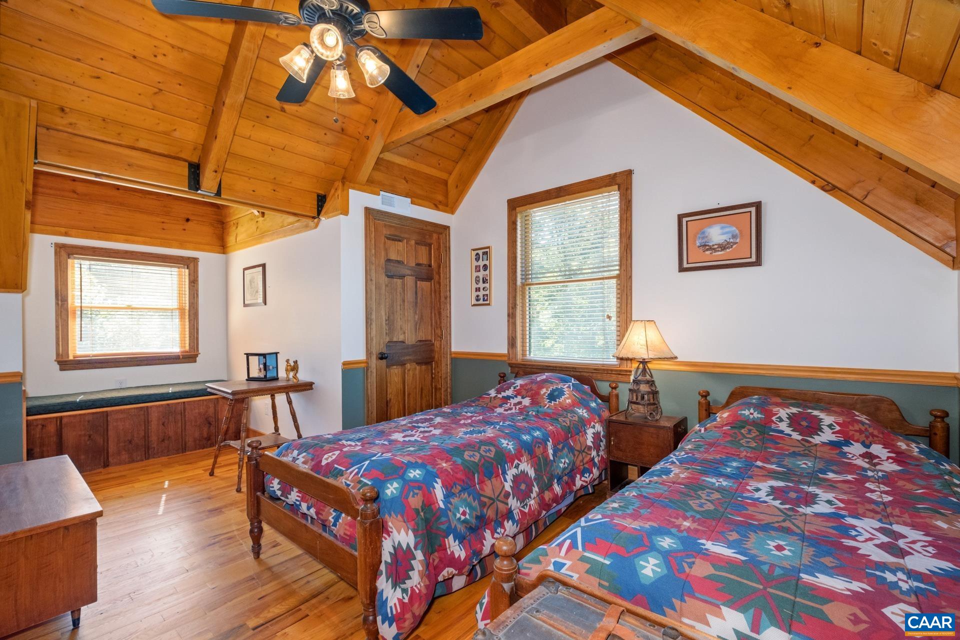 1133 HUNTERS LODGE RD