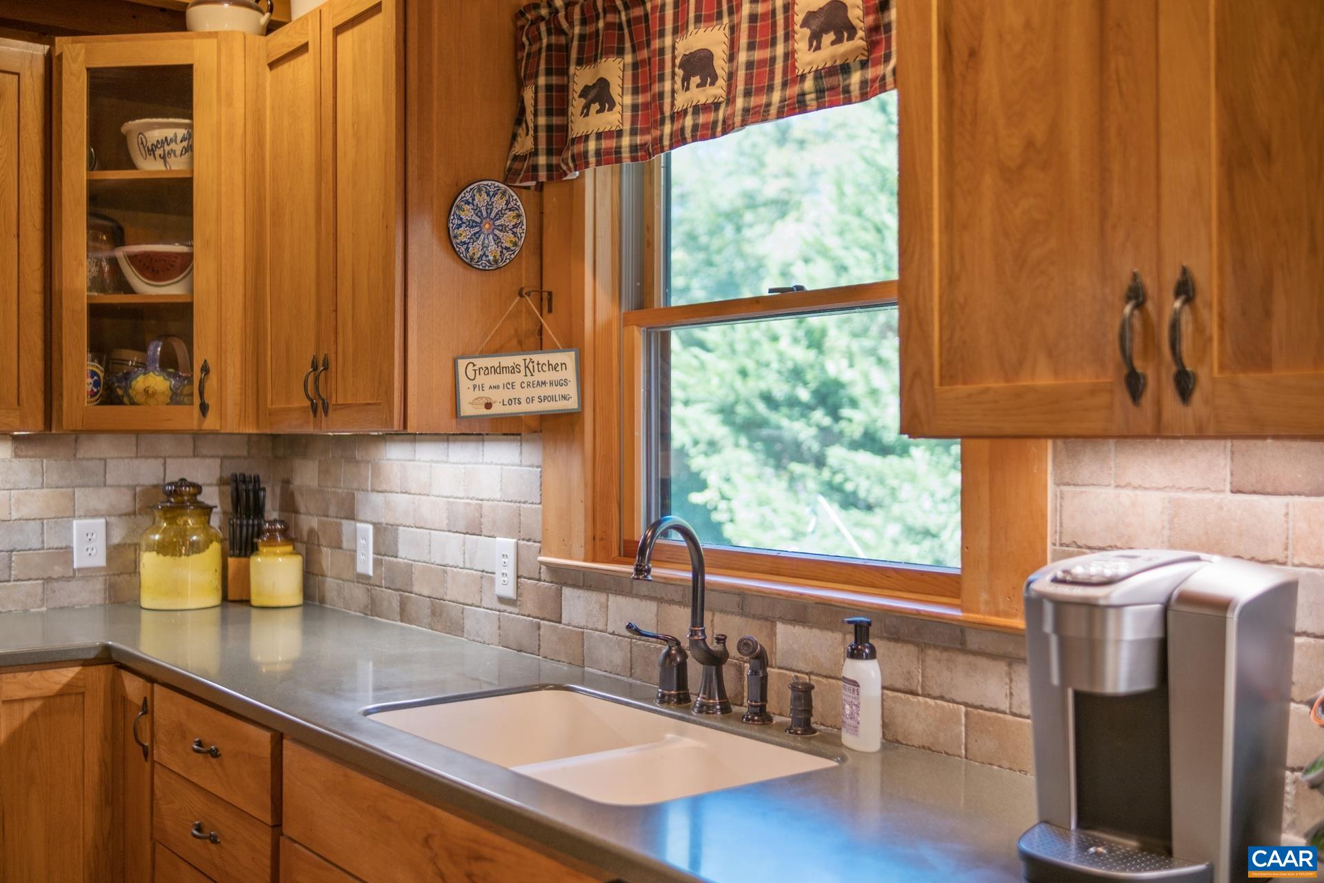 1133 HUNTERS LODGE RD
