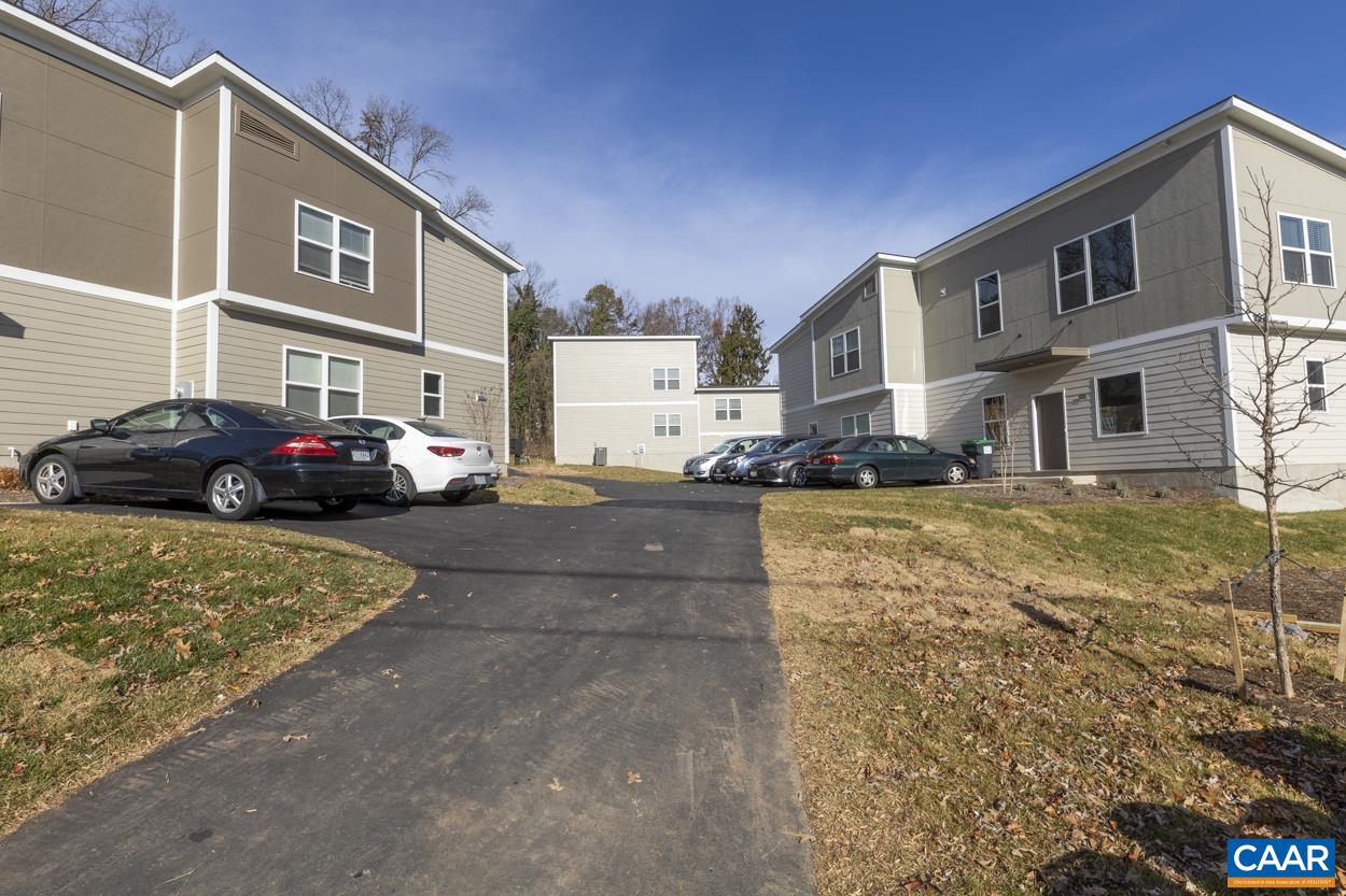 101 THOMAS DR Unit: 102