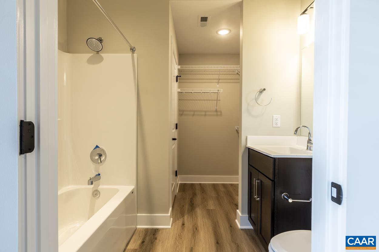 101 THOMAS DR Unit: 102