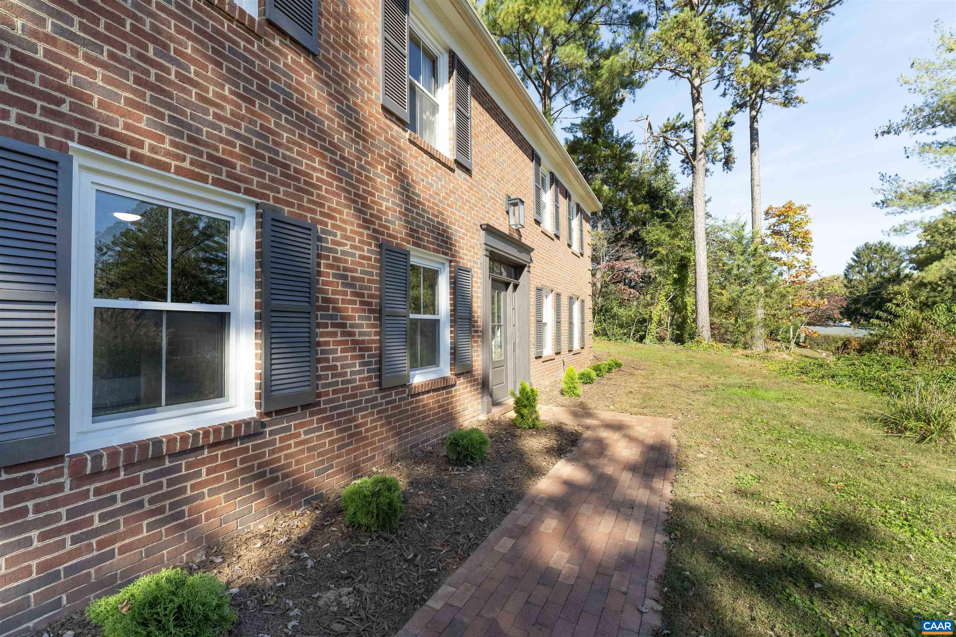 205 CHAUCER RD