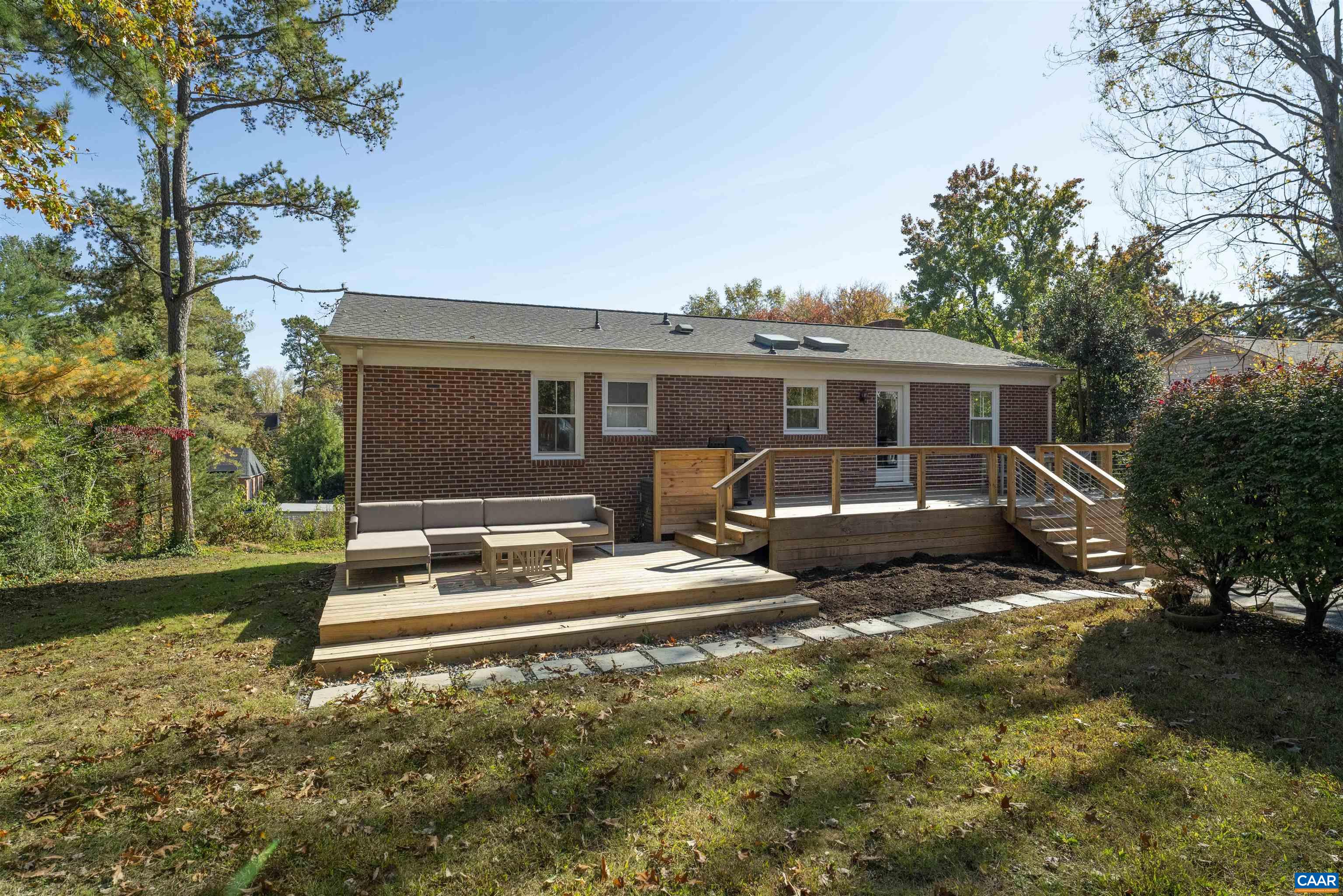 205 CHAUCER RD