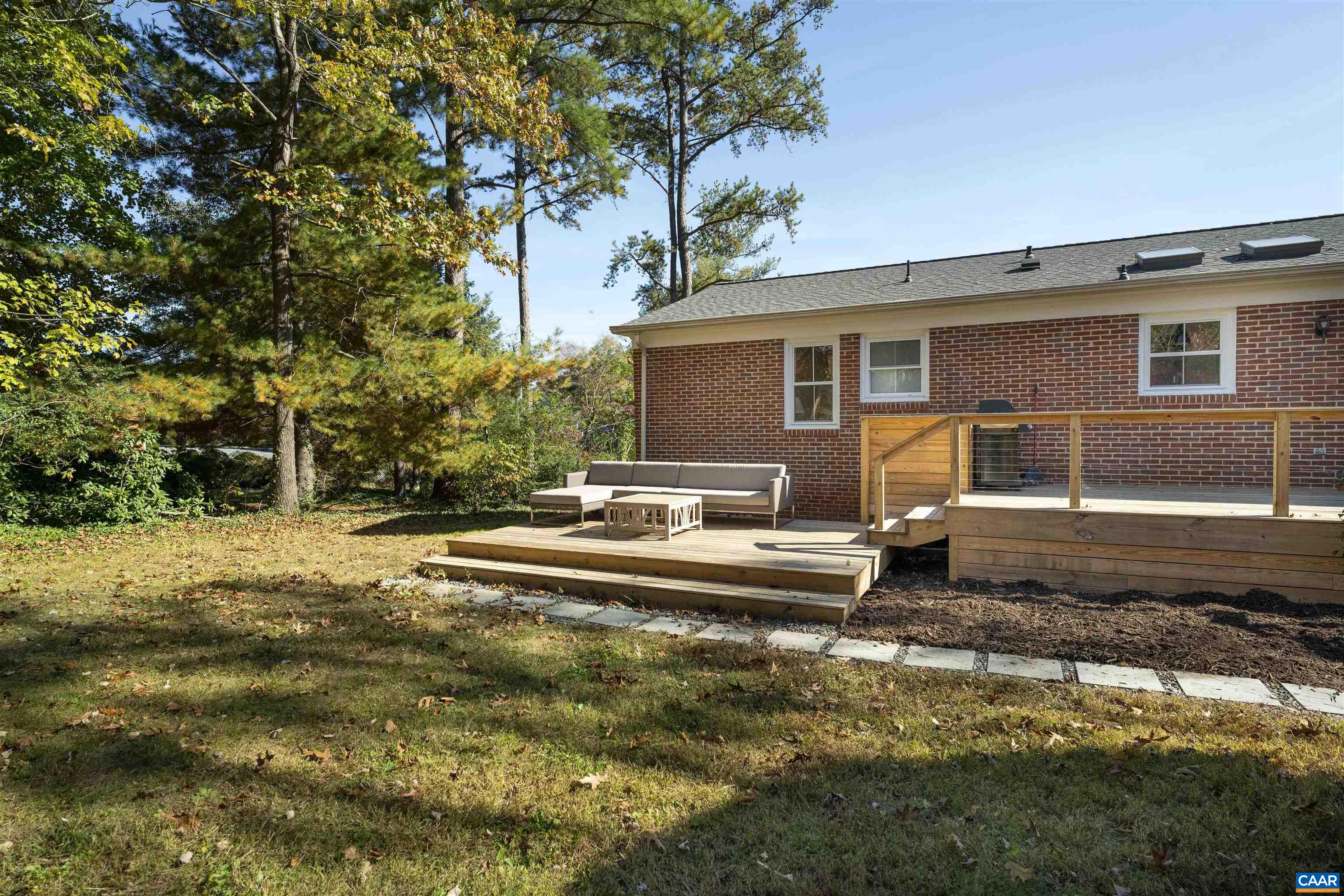 205 CHAUCER RD