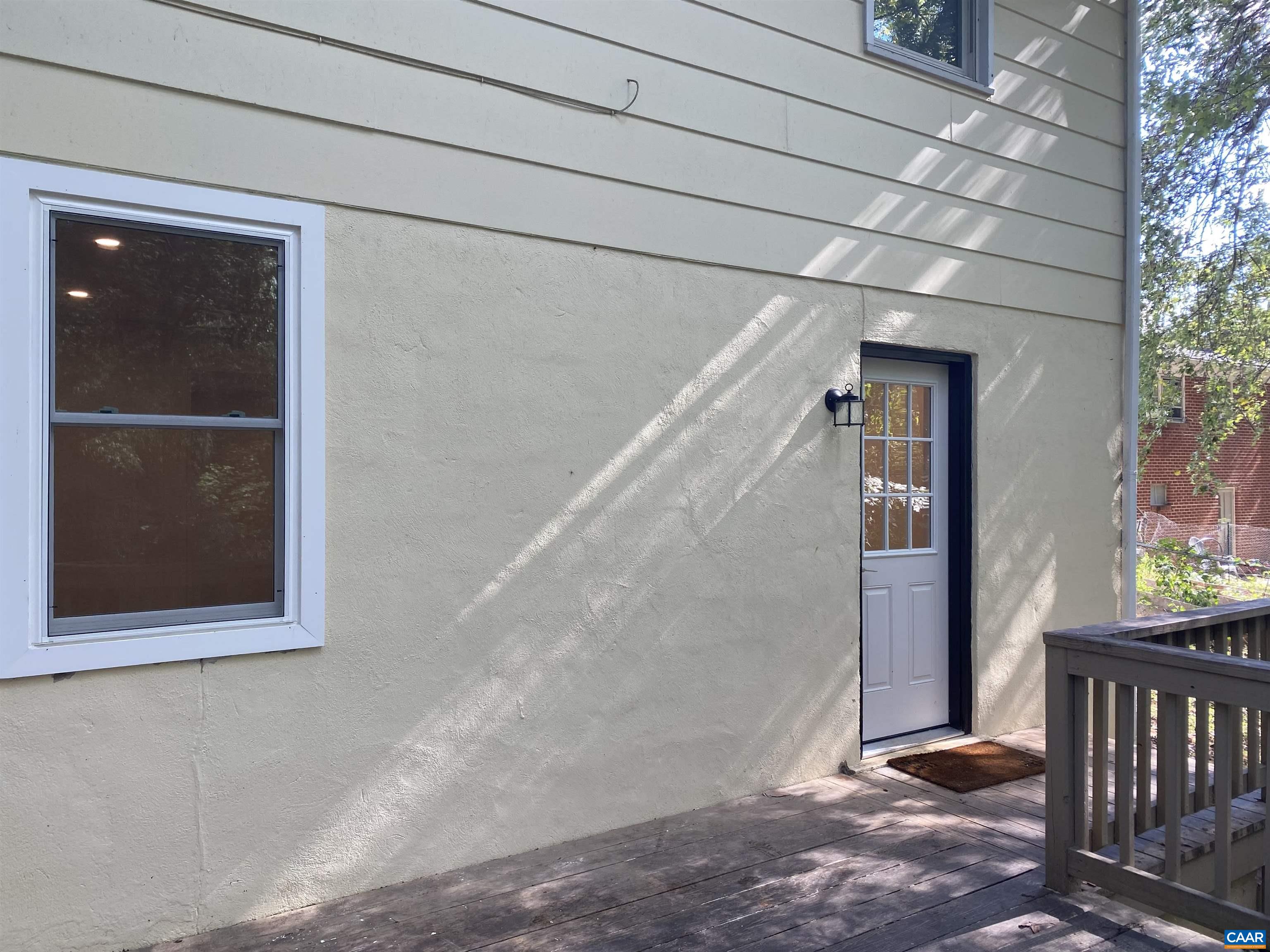608 ELIZABETH AVE Unit: B