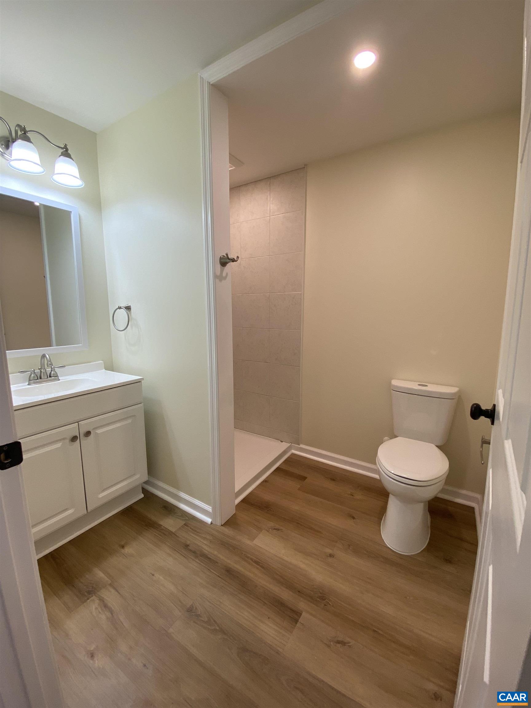 608 ELIZABETH AVE Unit: B