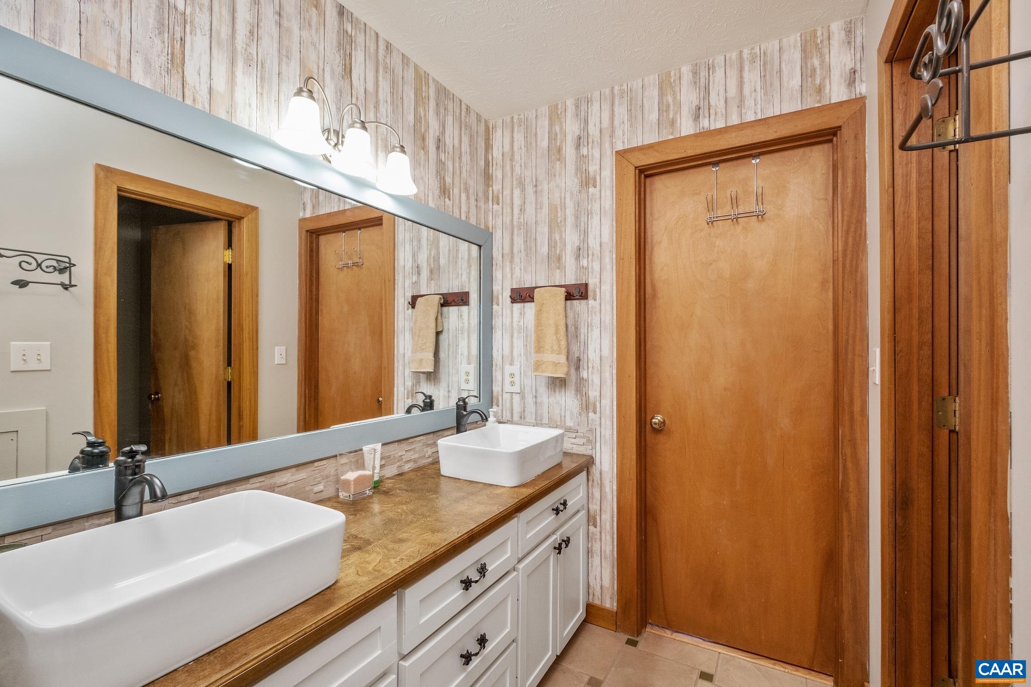 119 EAST CATOCTIN DR