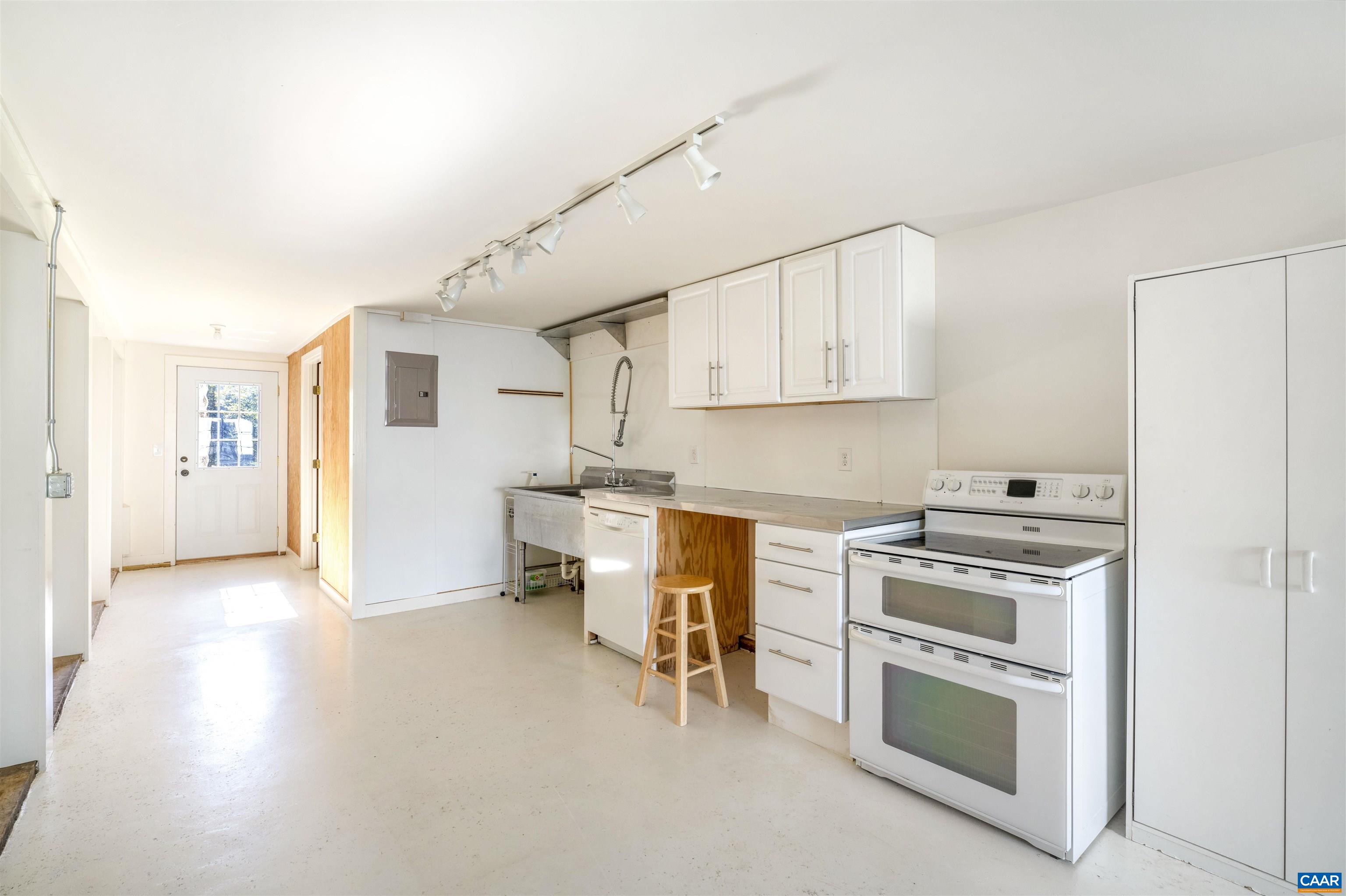 1850 BROWNS GAP TPKE
