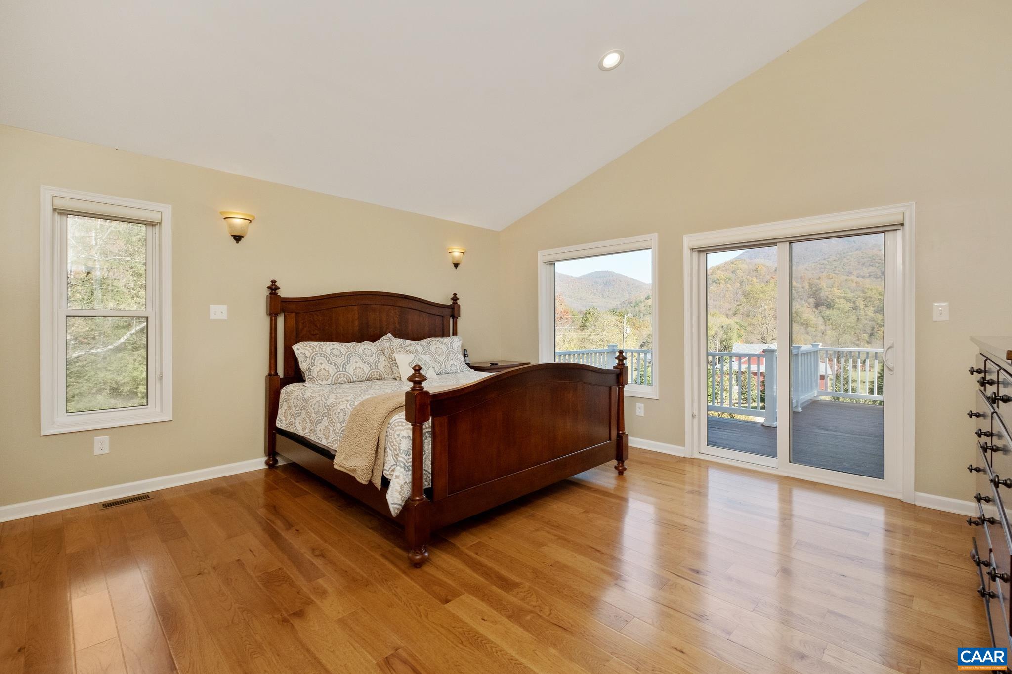 223 COXS CREEK LN