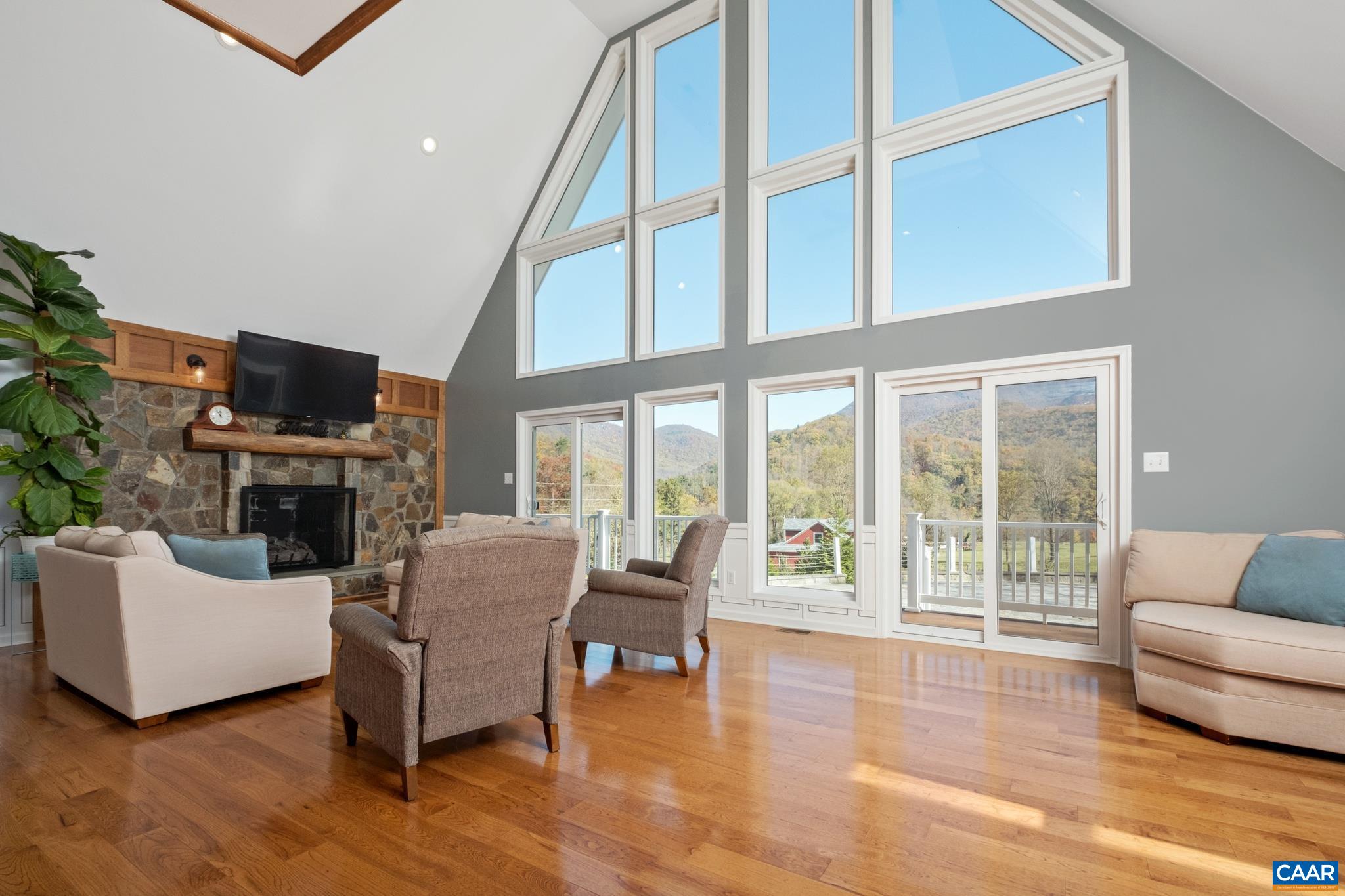 223 COXS CREEK LN