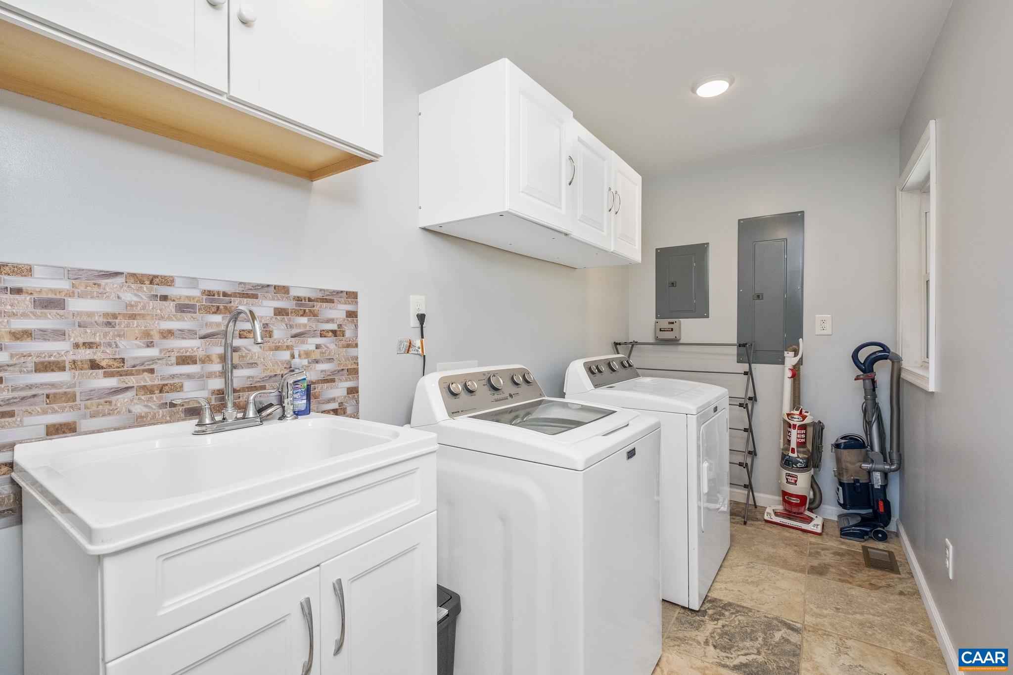 223 COXS CREEK LN
