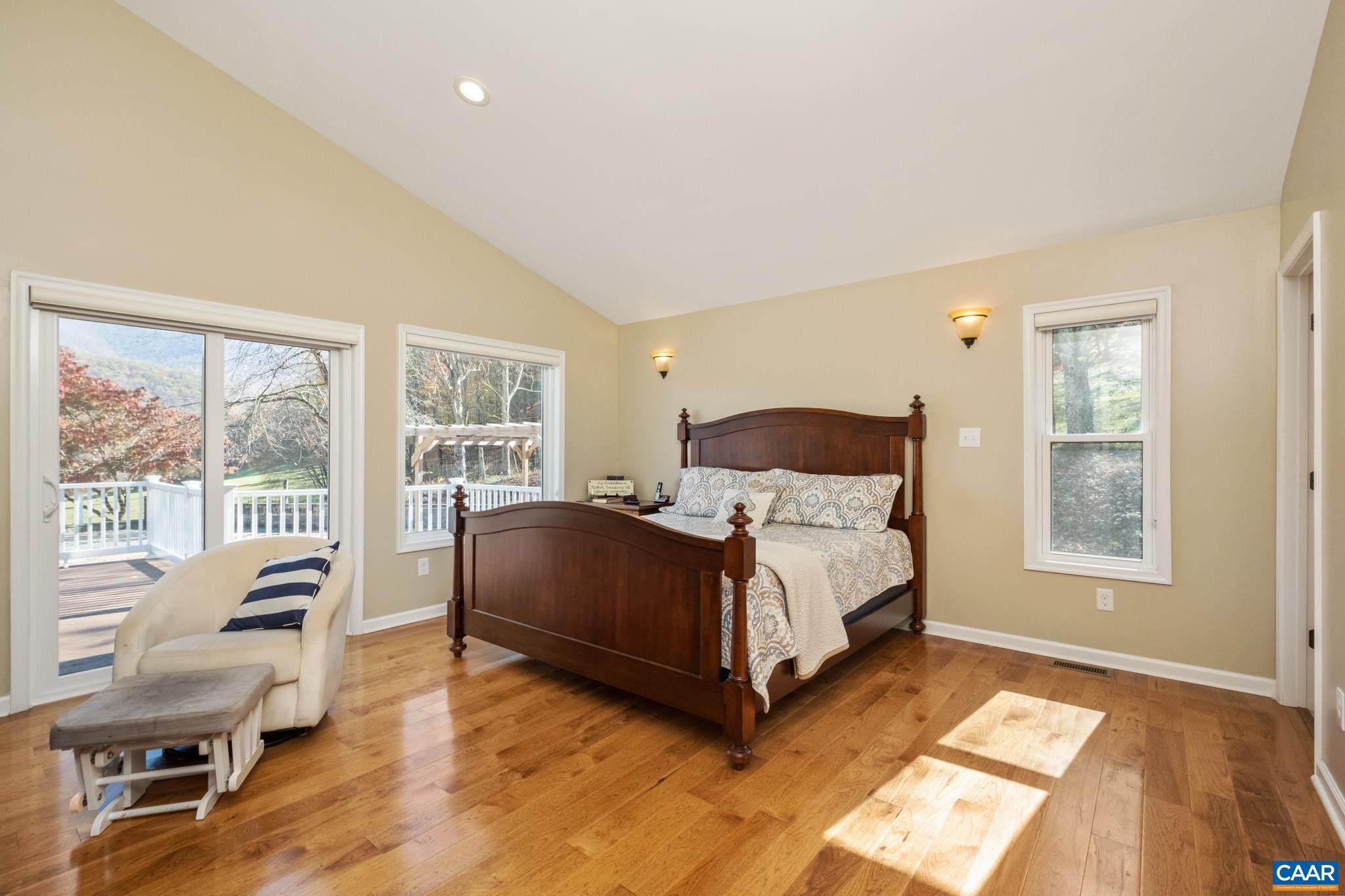 223 COXS CREEK LN