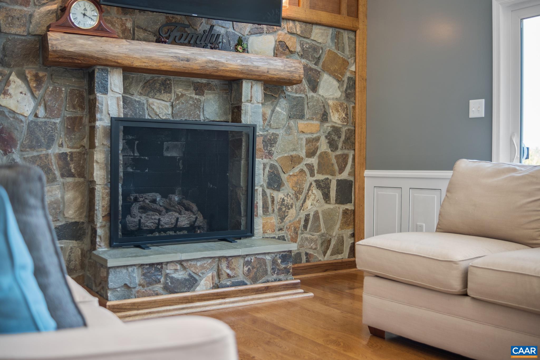 223 COXS CREEK LN