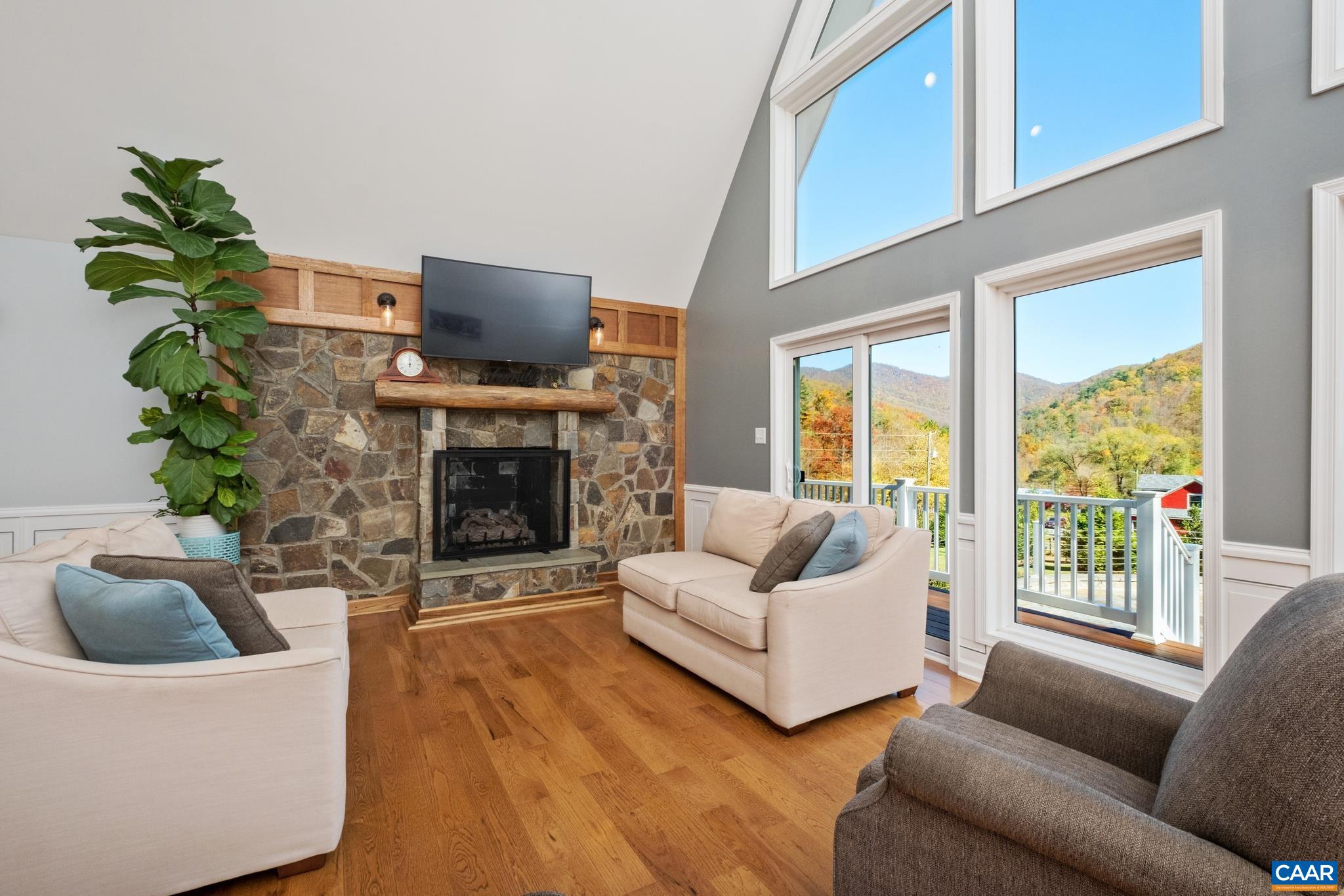 223 COXS CREEK LN