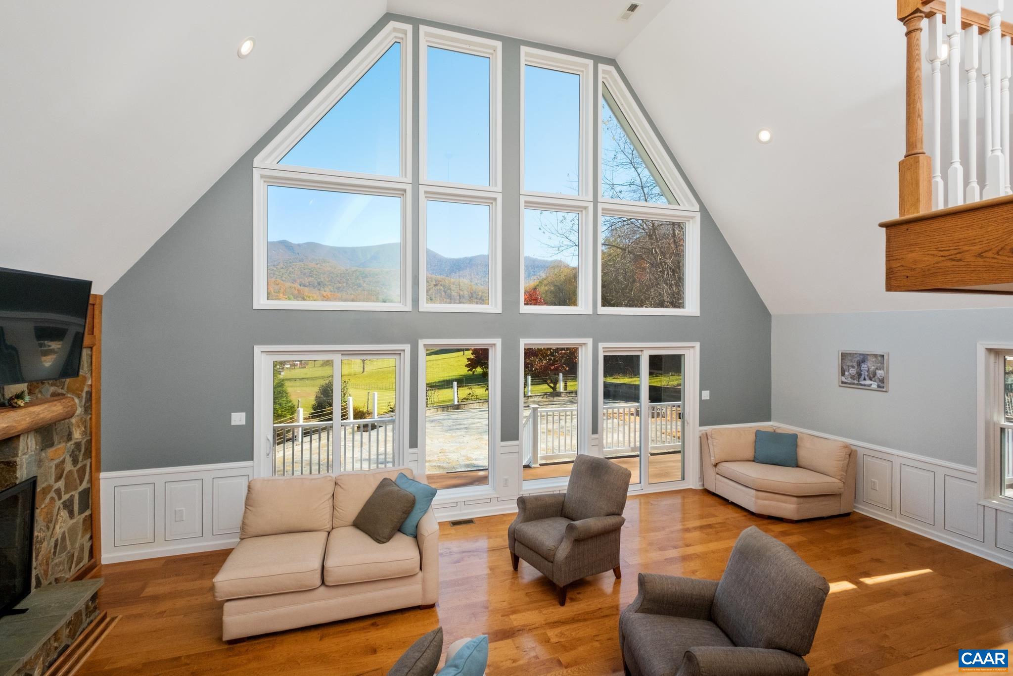 223 COXS CREEK LN