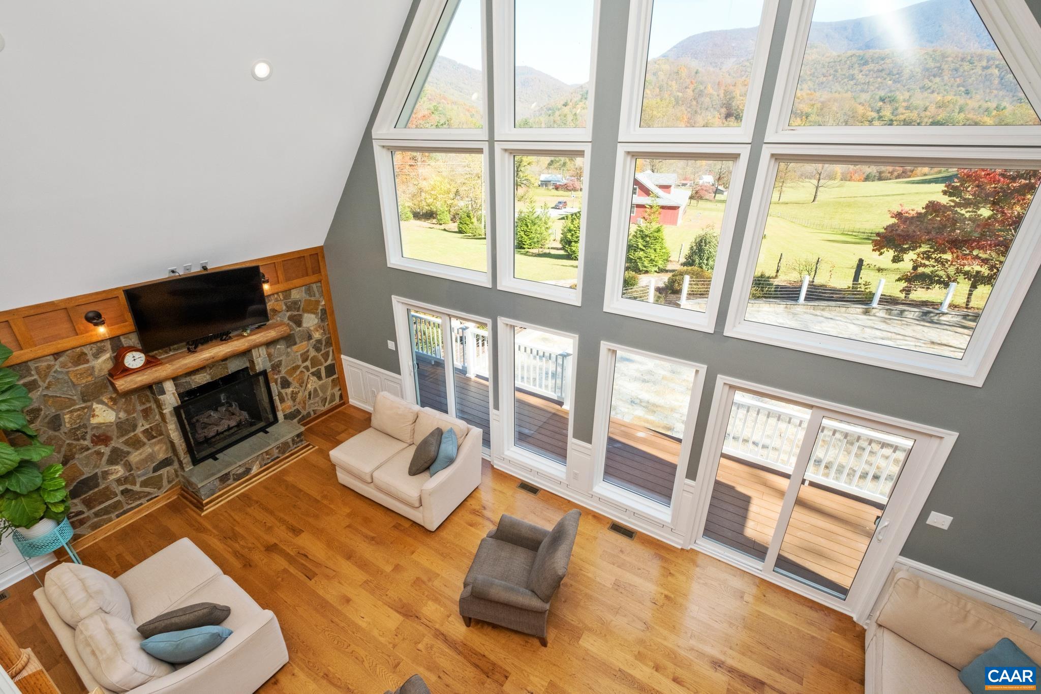 223 COXS CREEK LN