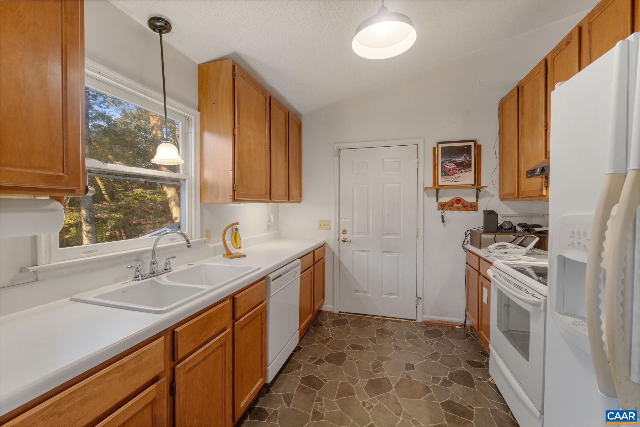 560 CARODON DR