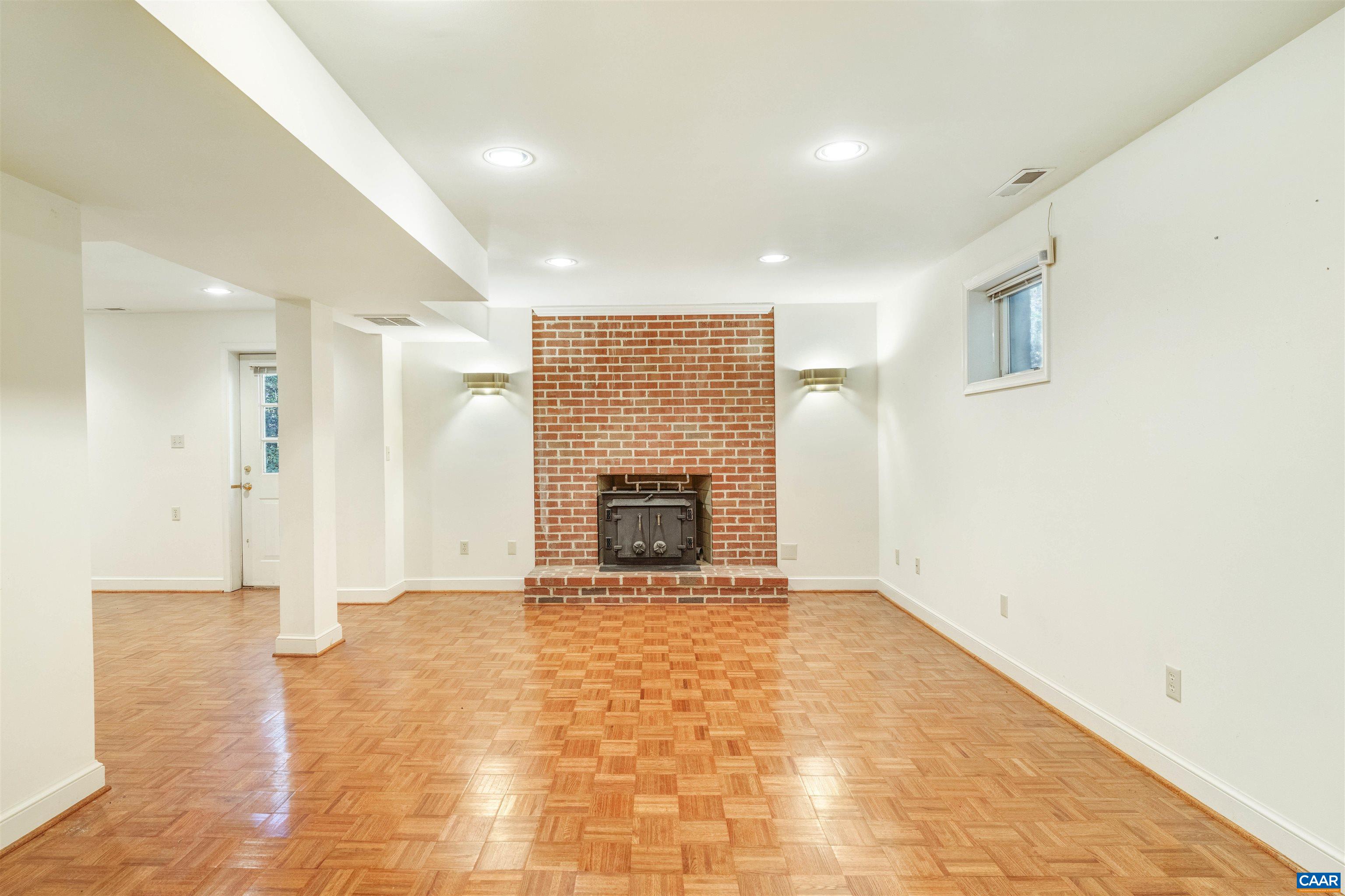 2360 SPRING BROOK DR