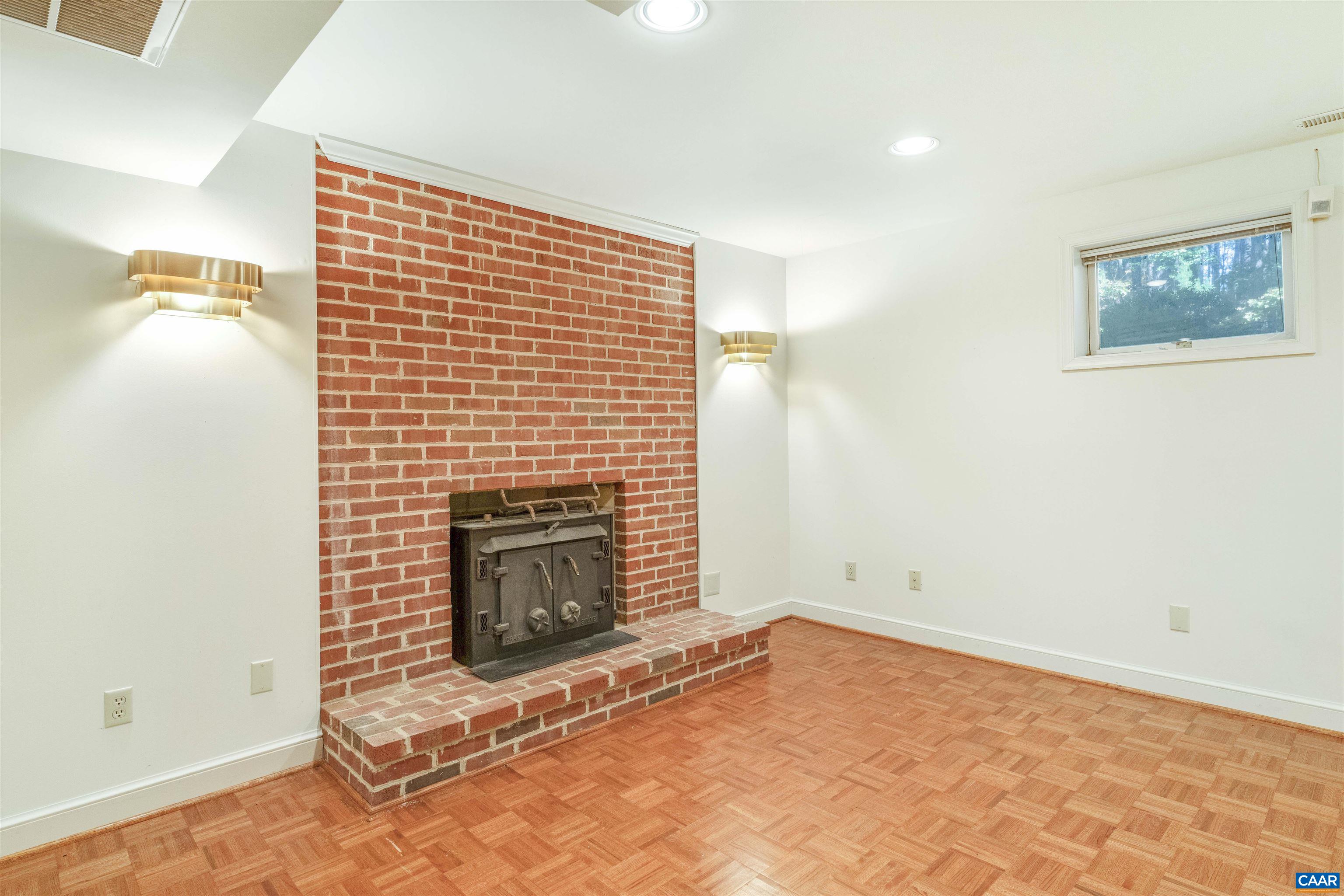 2360 SPRING BROOK DR