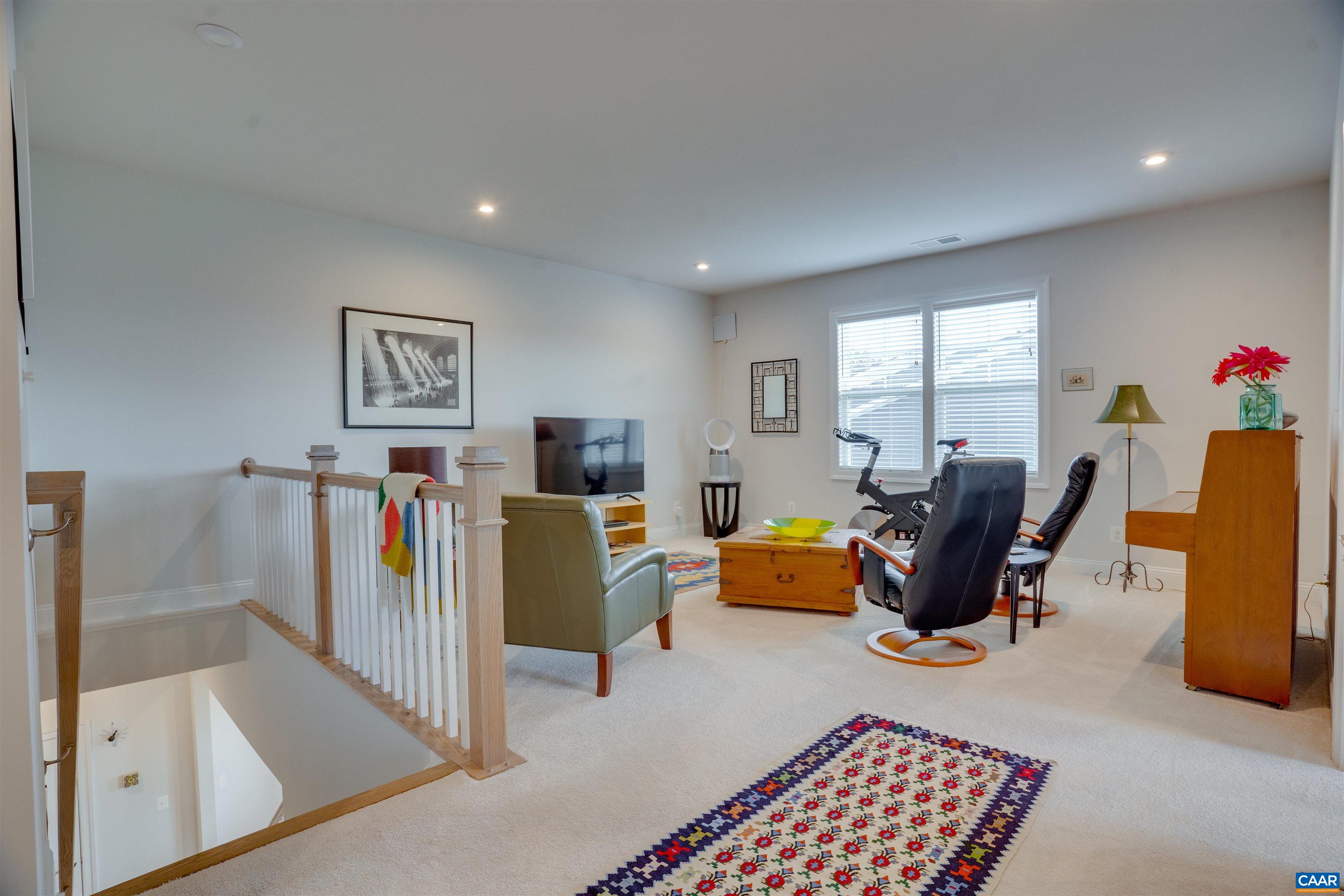 323 CLAIBOURNE RD