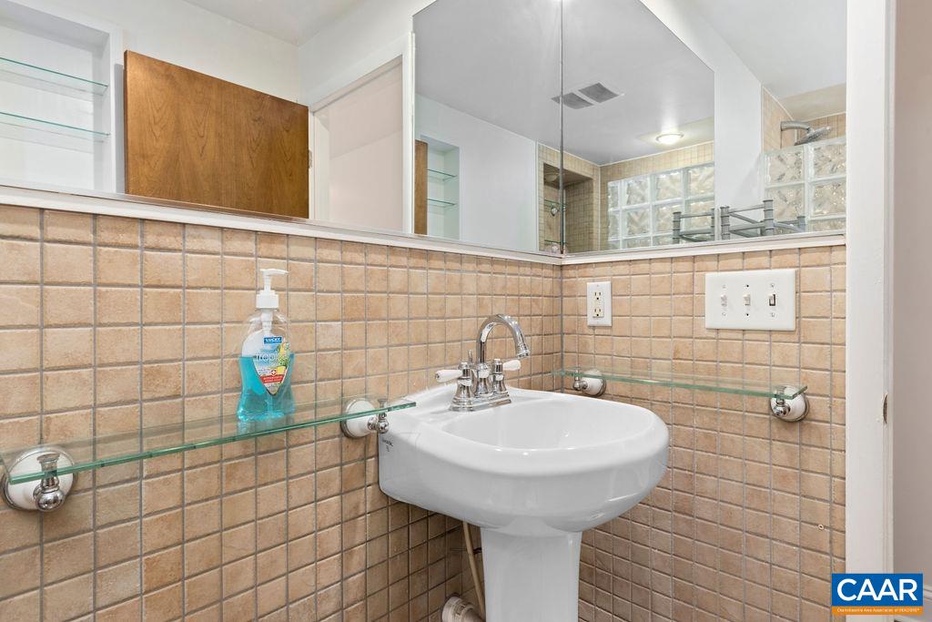 2243 TANNERS RIDGE CONDOS
