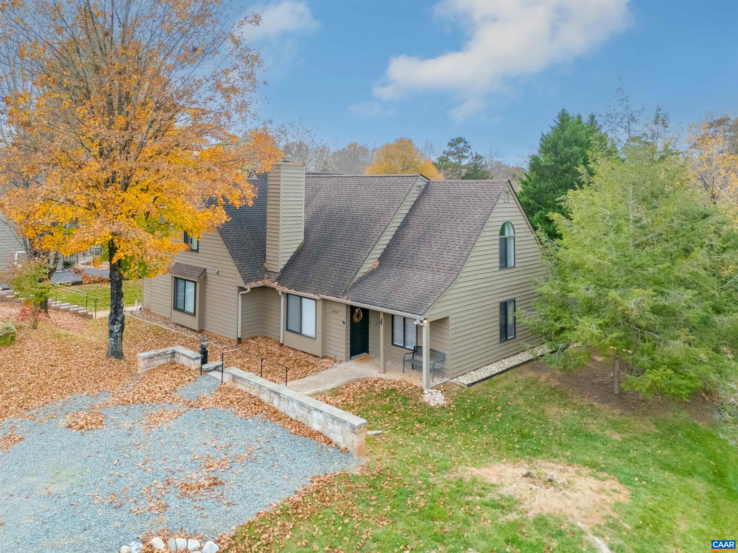 1060 HIGHLANDS DR