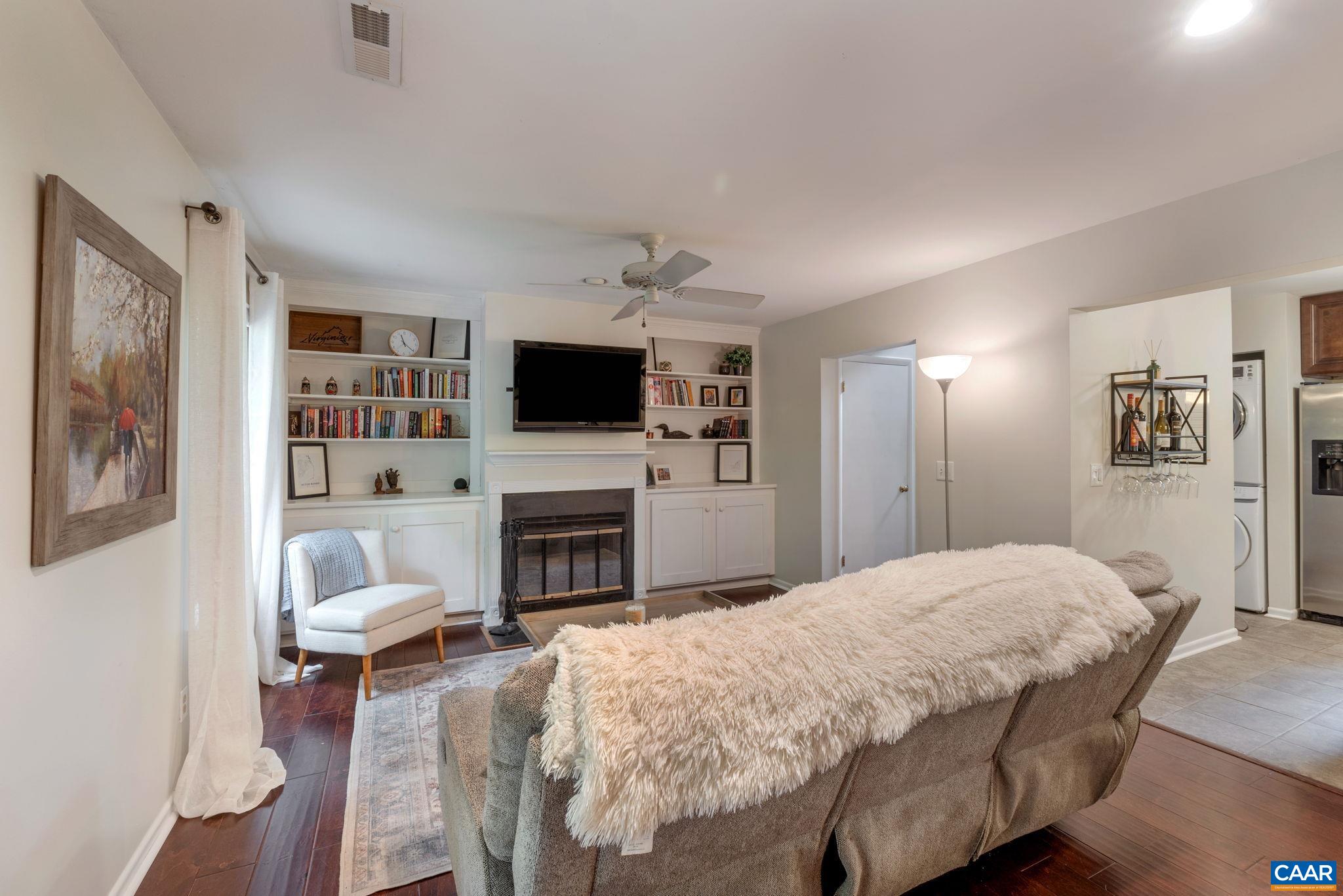 712 EXTON CT