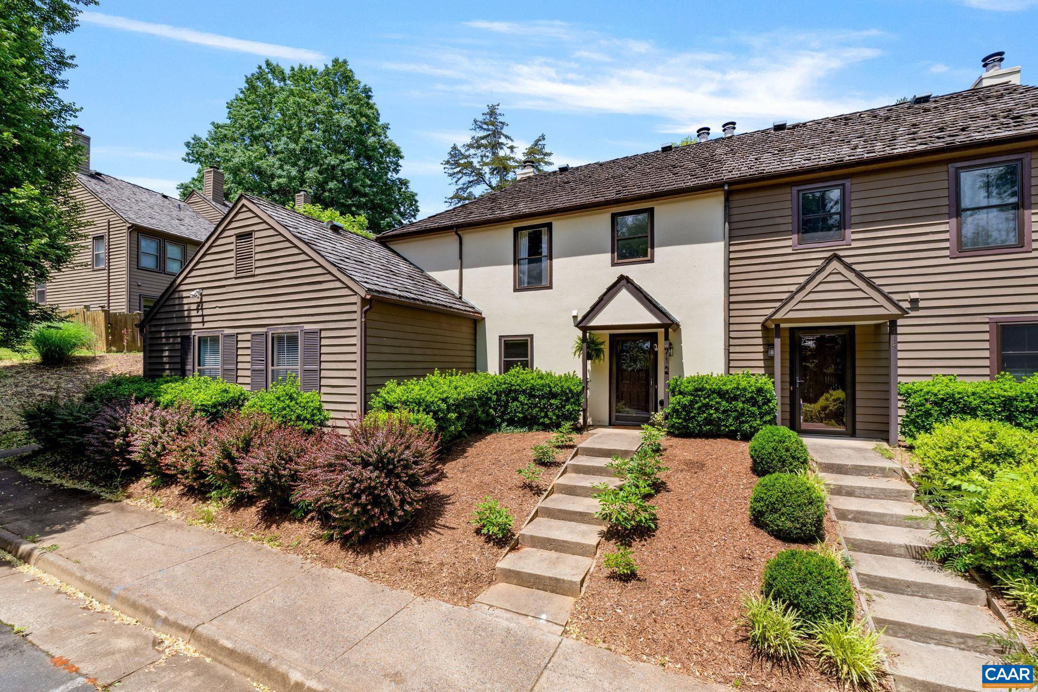 712 EXTON CT