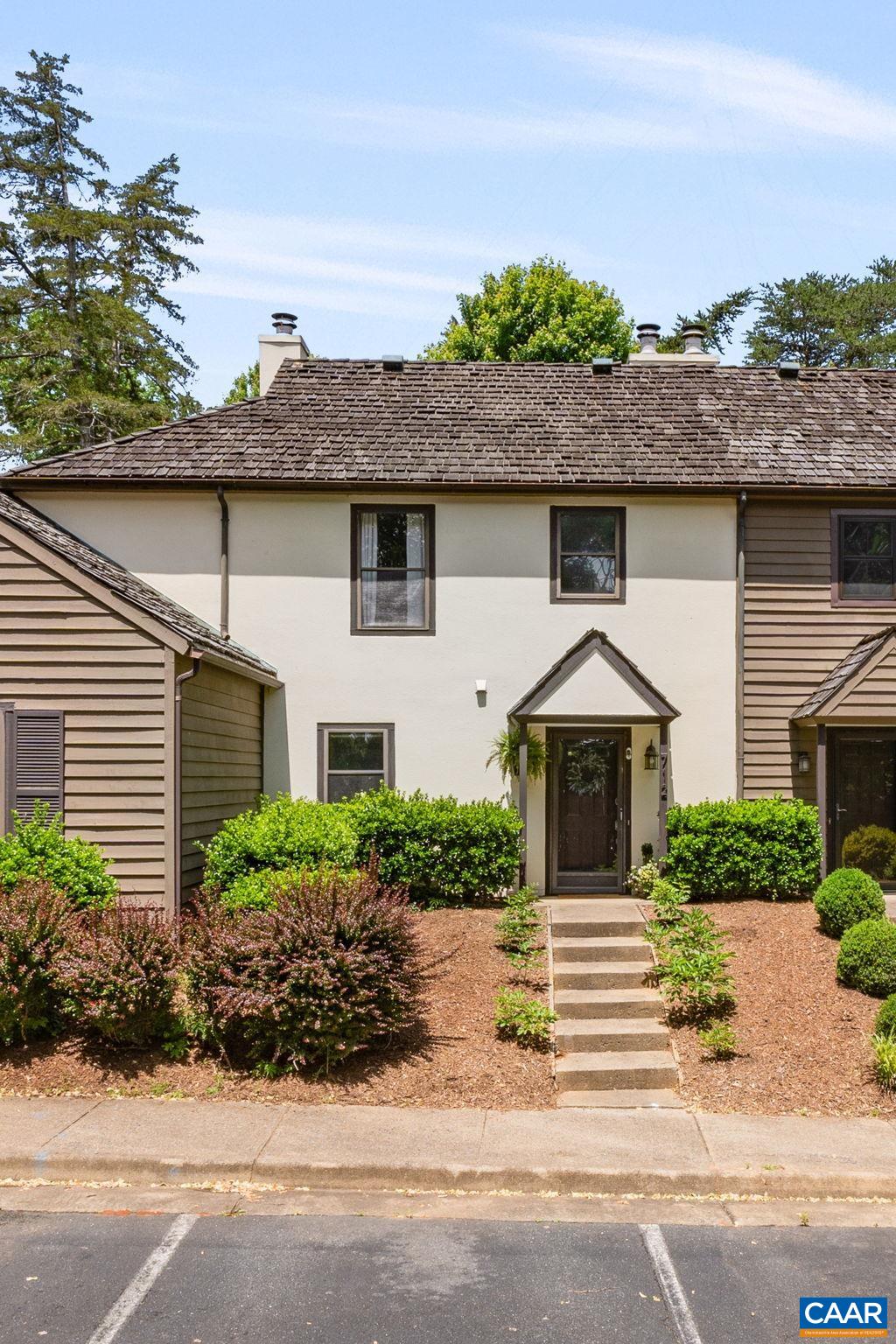 712 EXTON CT