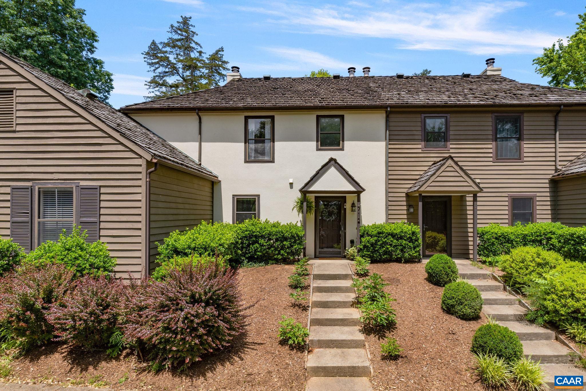 712 EXTON CT