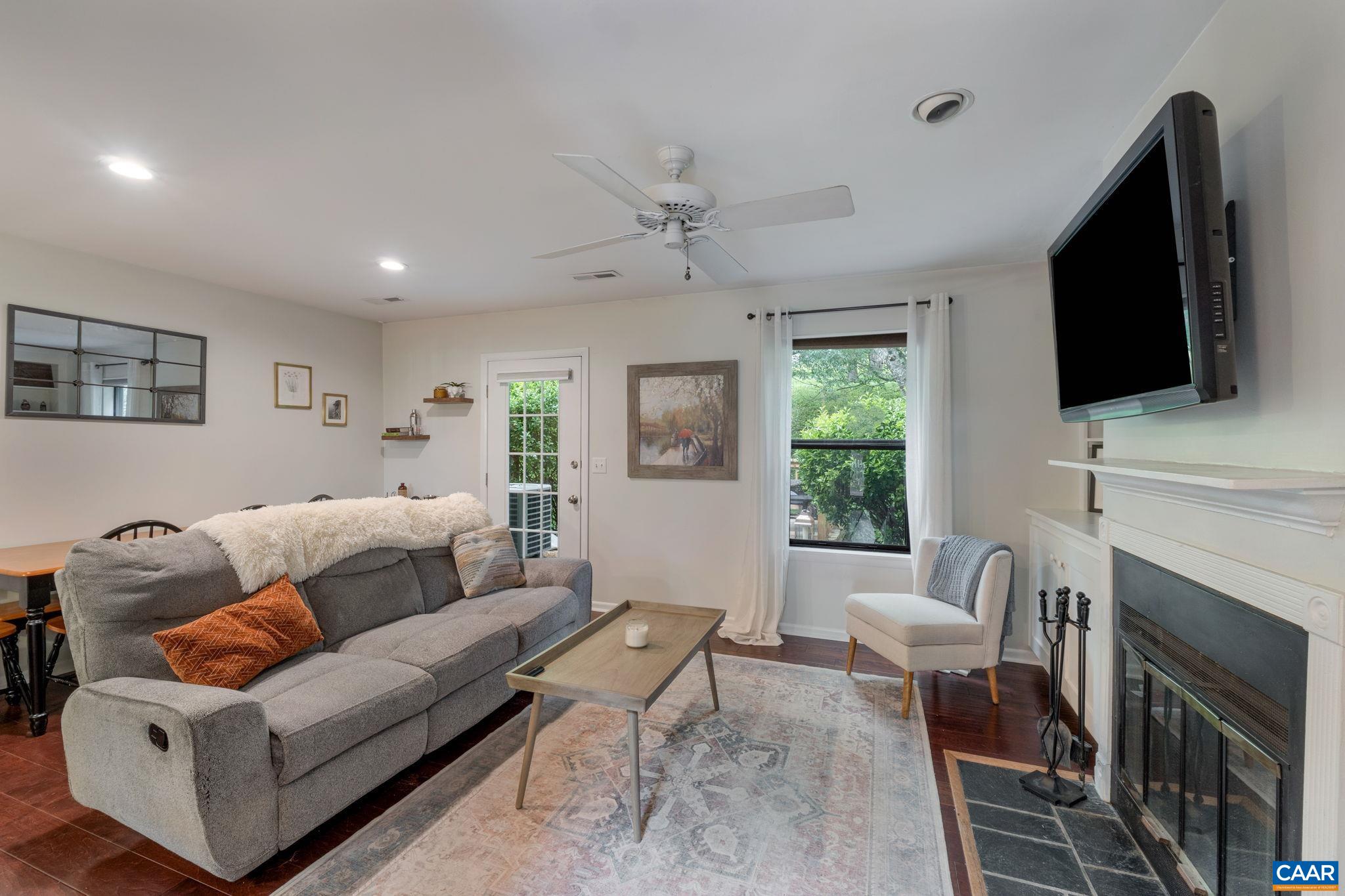 712 EXTON CT