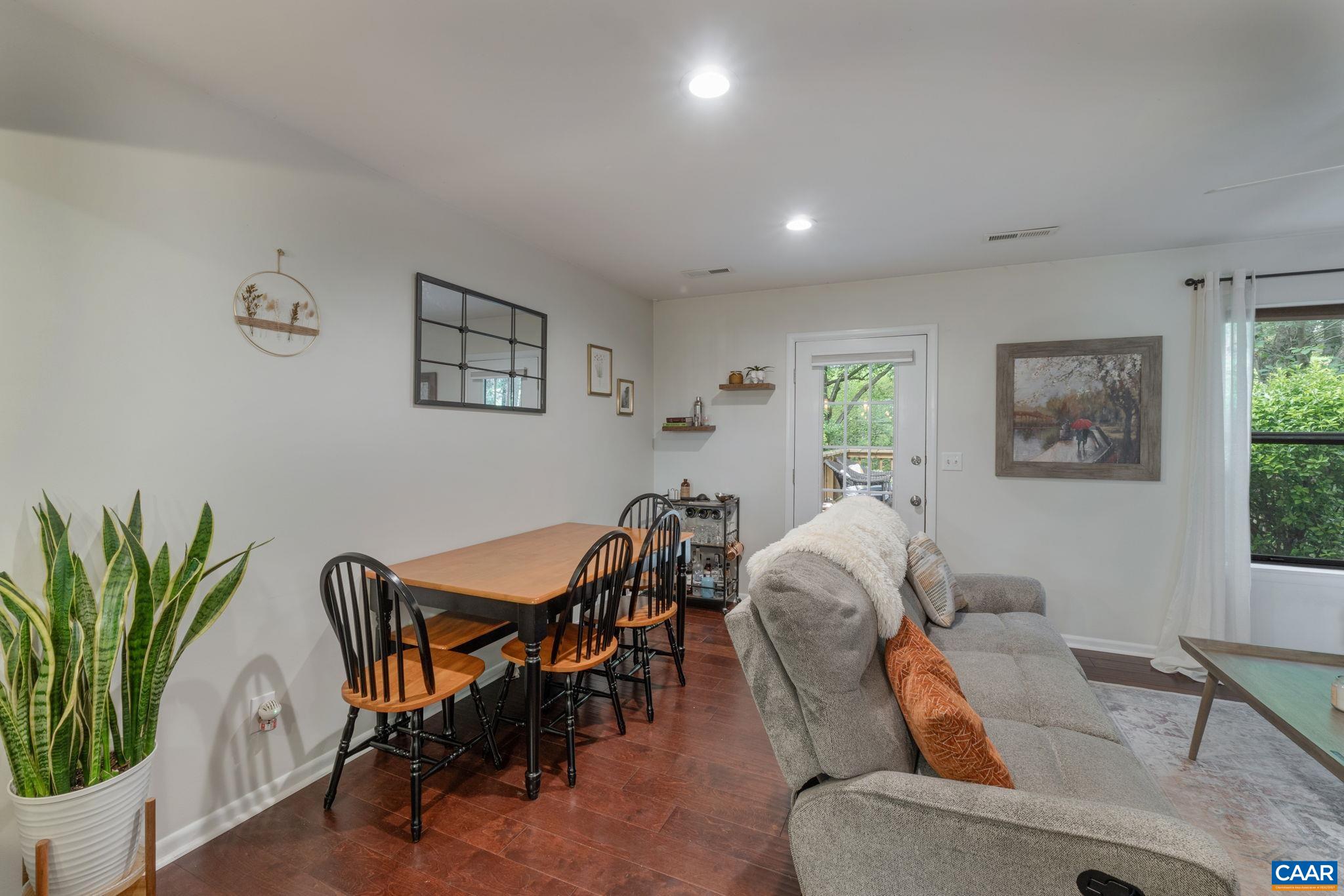712 EXTON CT
