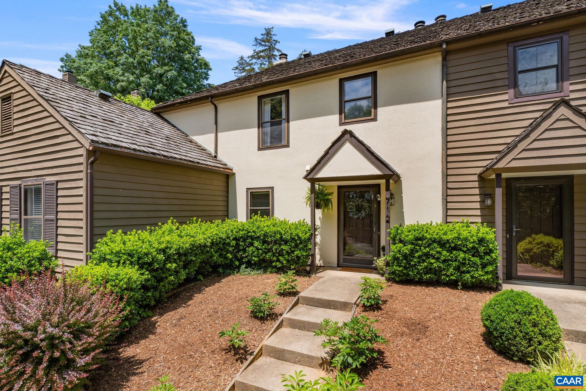712 EXTON CT
