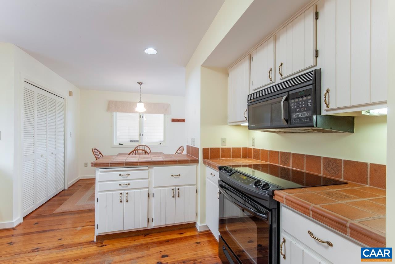 104 SADDLE RIDGE LN