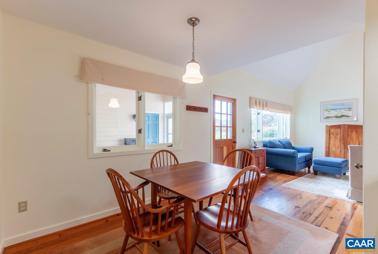 104 SADDLE RIDGE LN