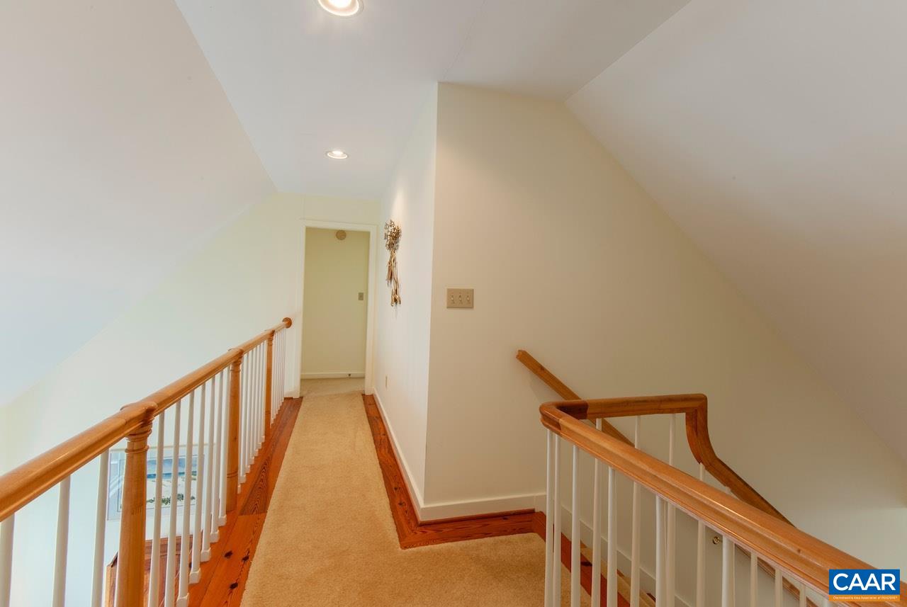 104 SADDLE RIDGE LN
