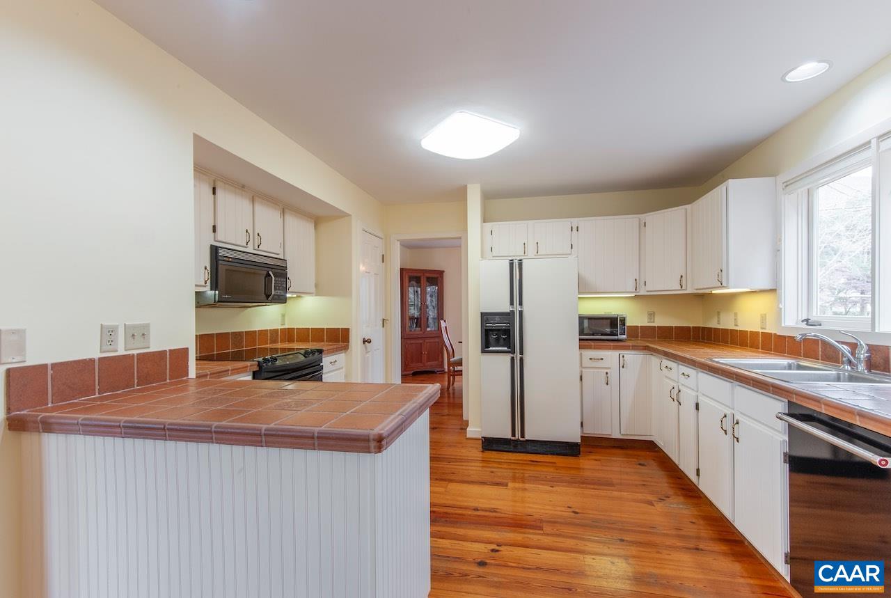 104 SADDLE RIDGE LN