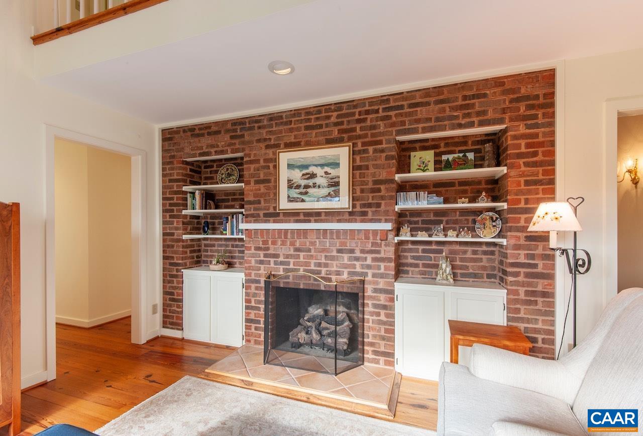 104 SADDLE RIDGE LN